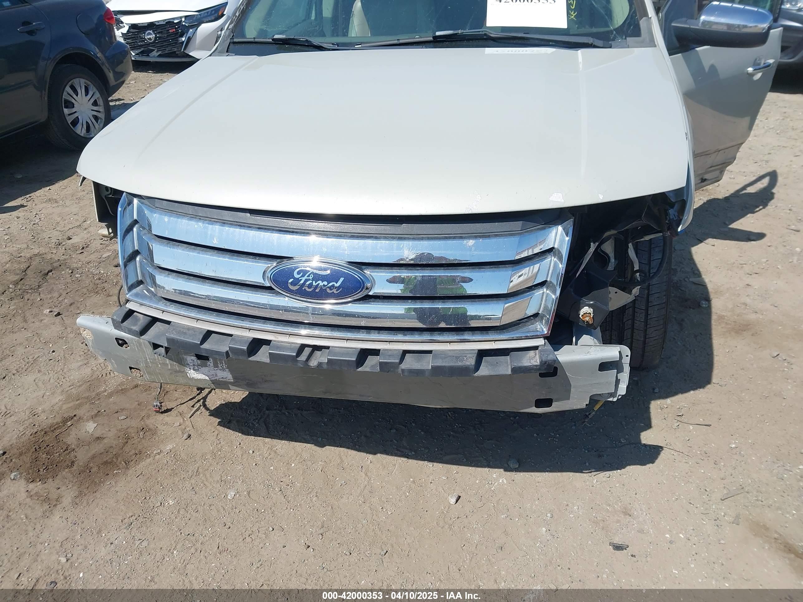FORD TAURUS image 6