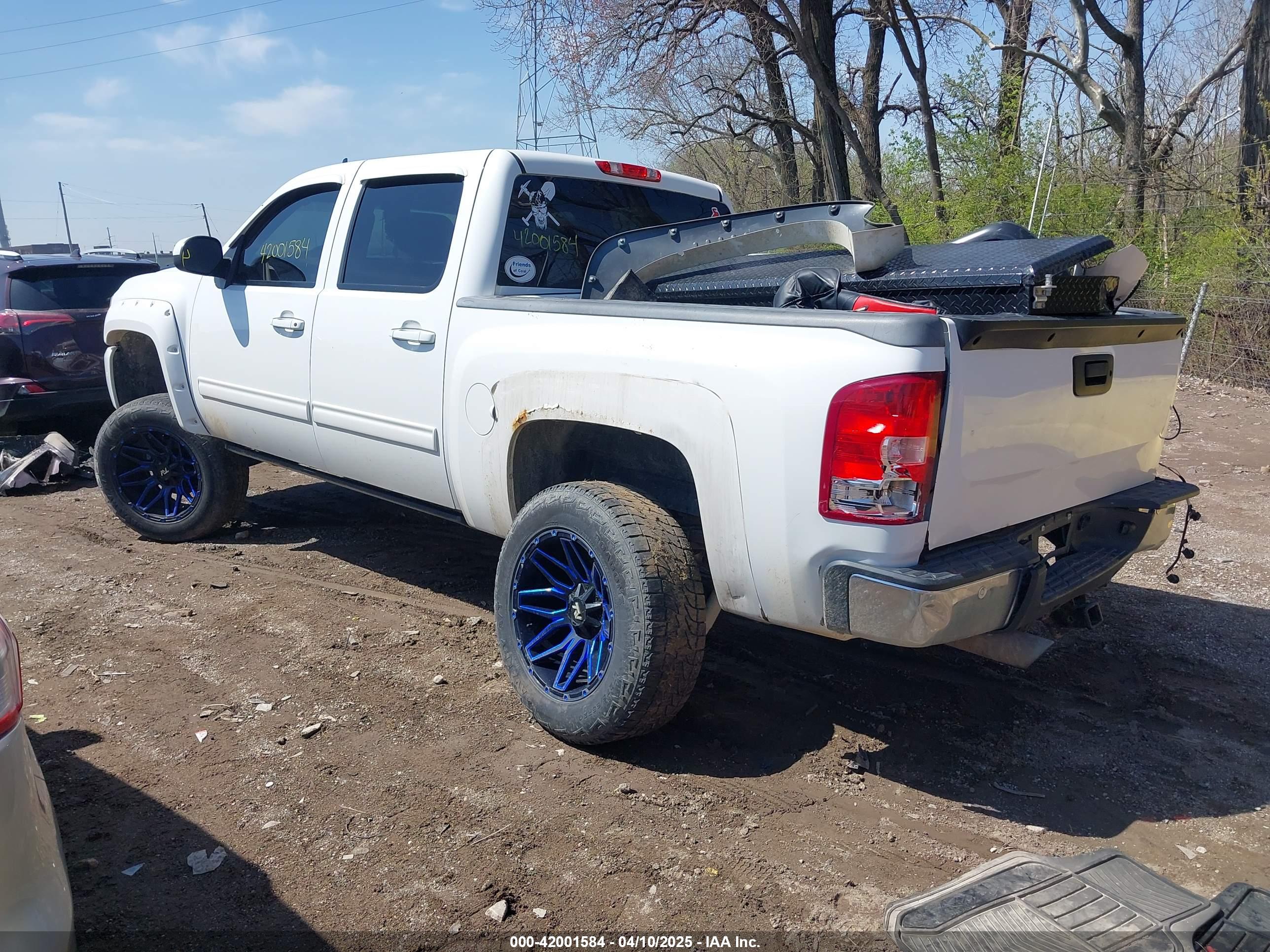 CHEVROLET SILVERADO image 3
