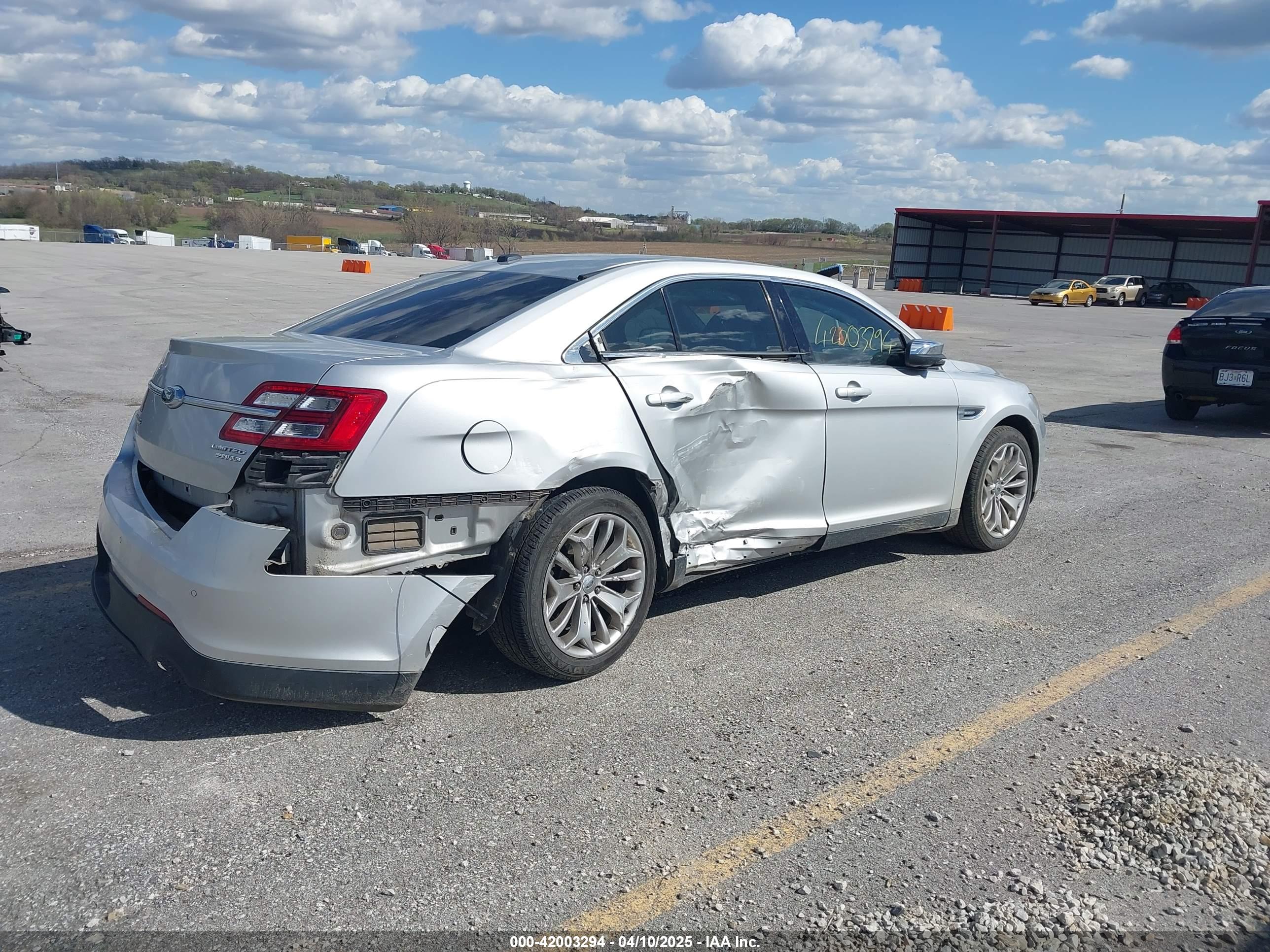 FORD TAURUS image 4