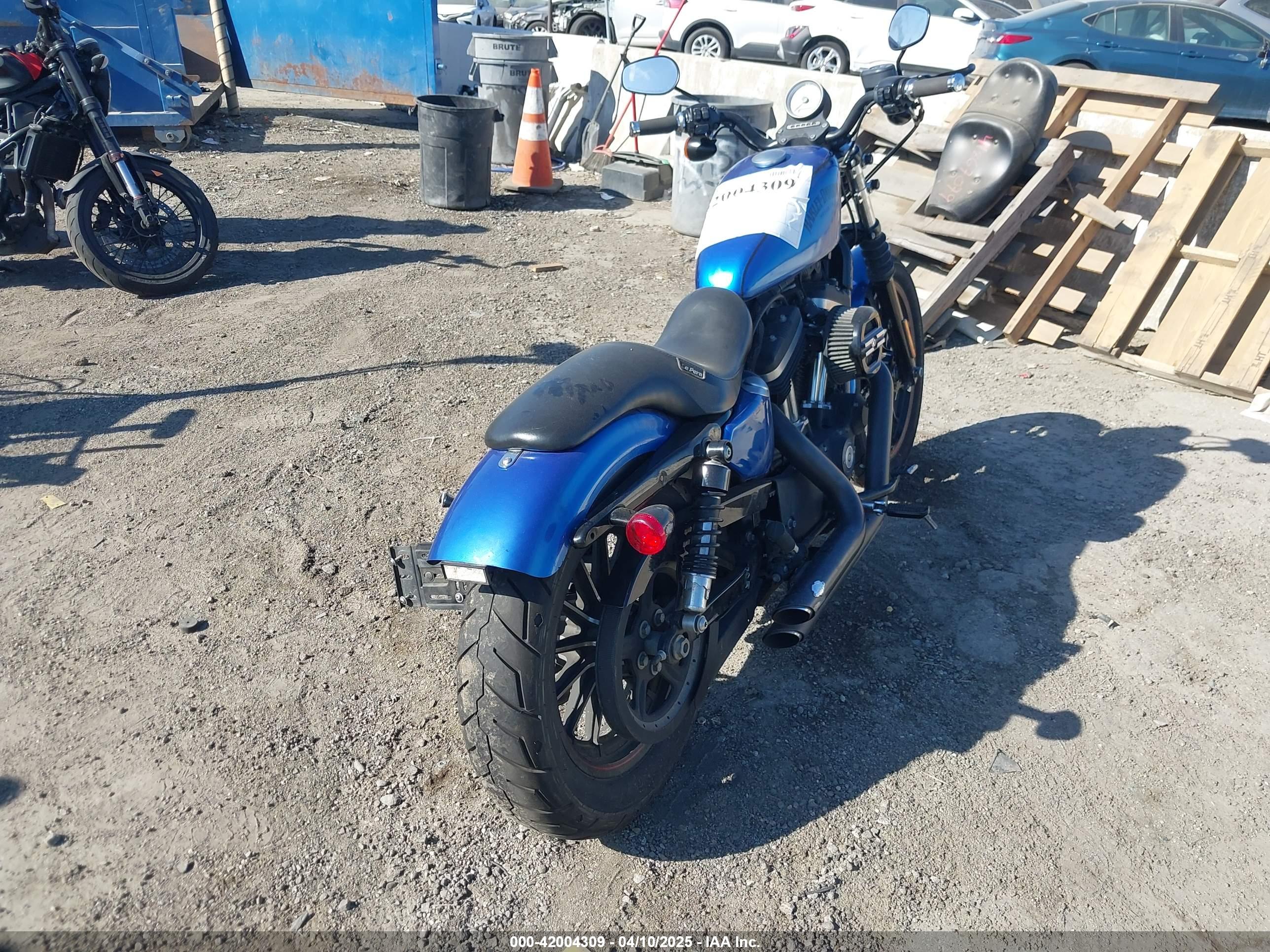 HARLEY-DAVIDSON XL883 image 4