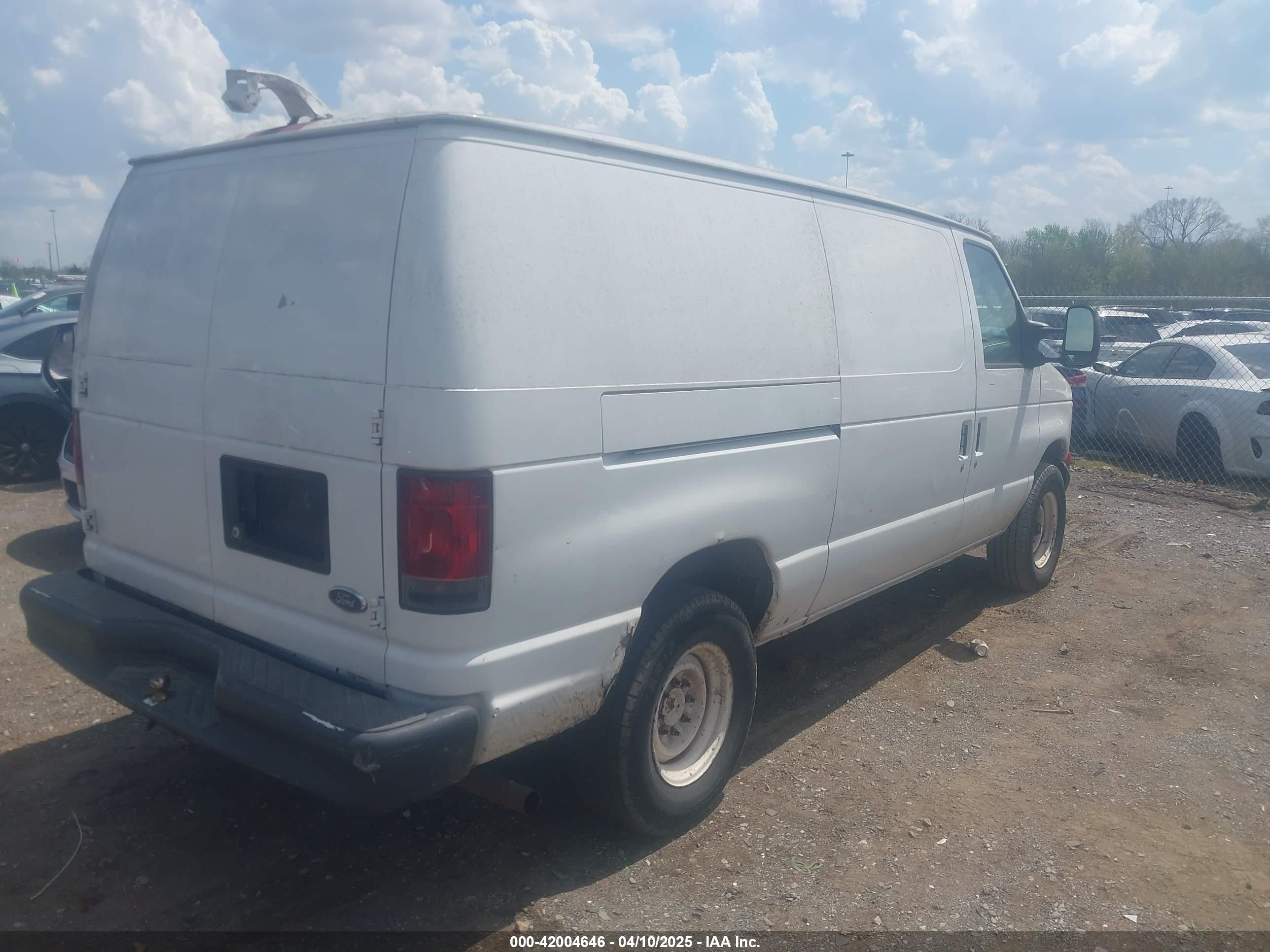 FORD E-250 image 4