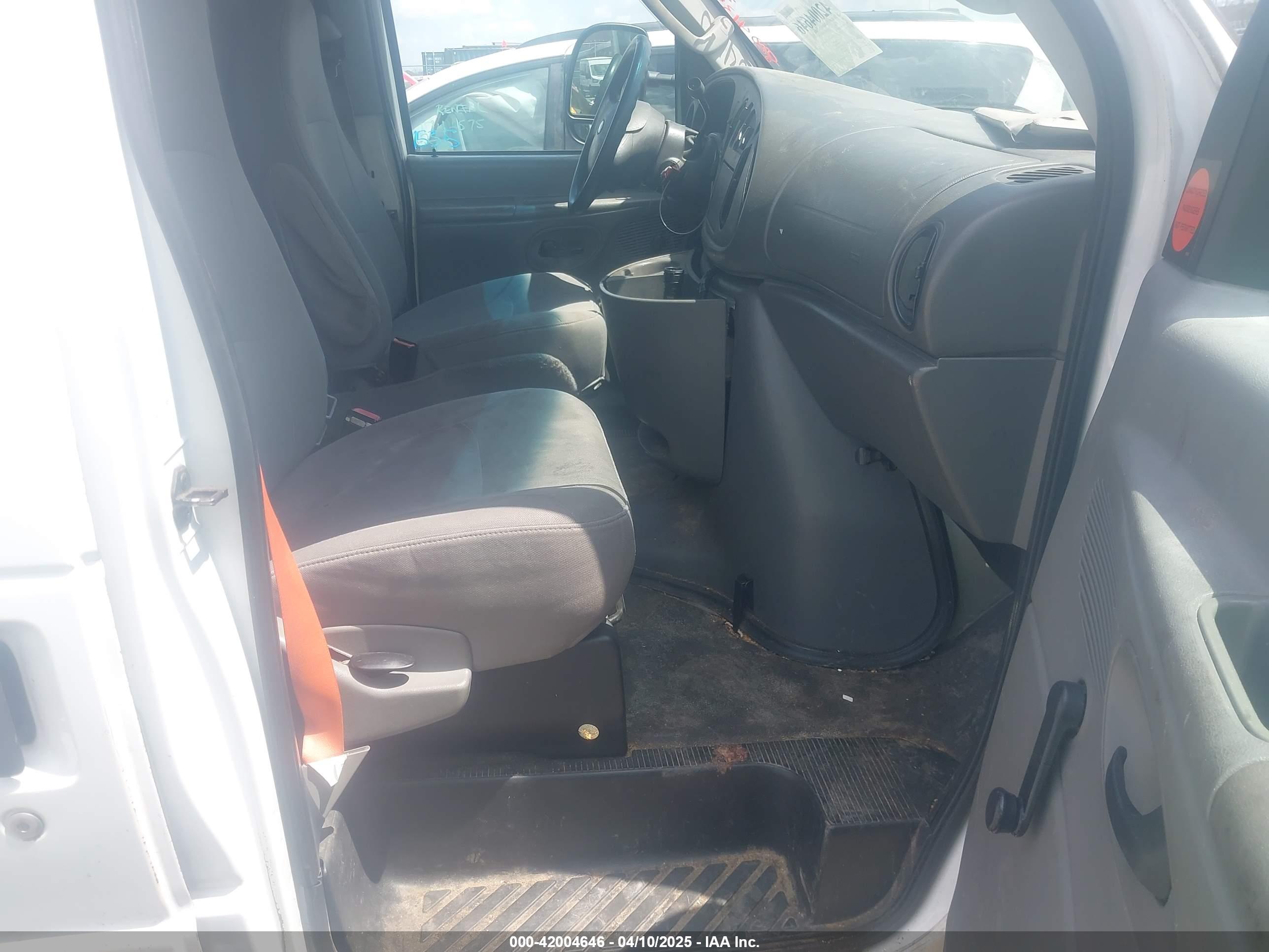 FORD E-250 image 5