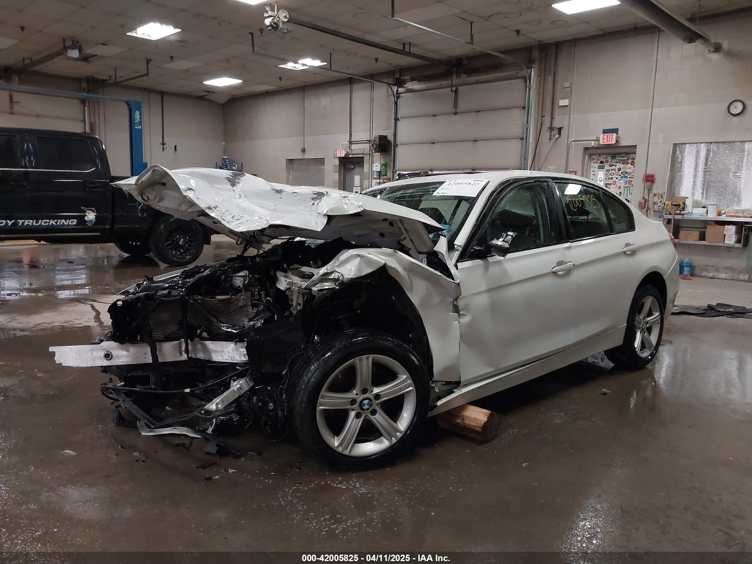 BMW 320I image 2