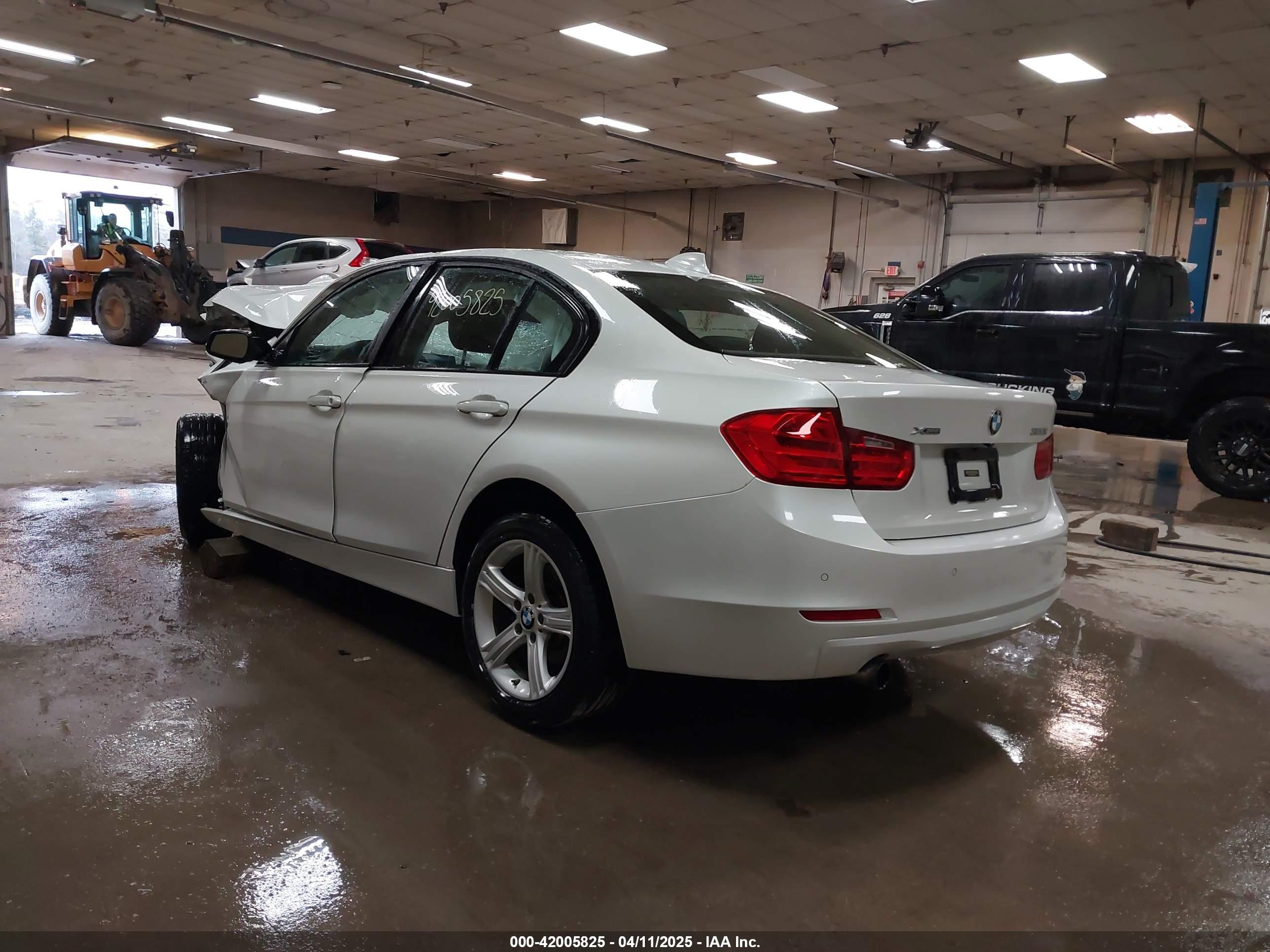 BMW 320I image 3