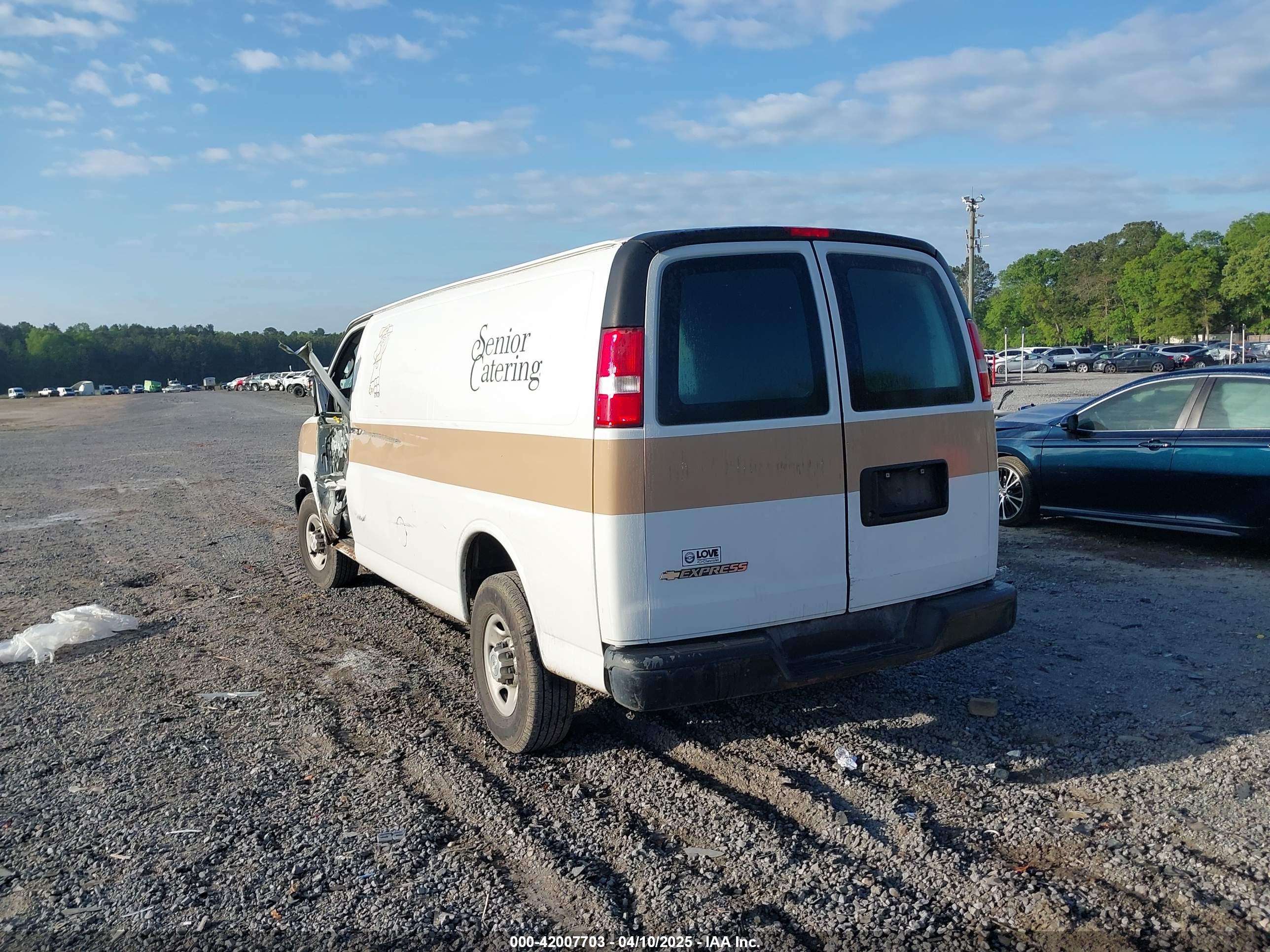 CHEVROLET EXPRESS image 3