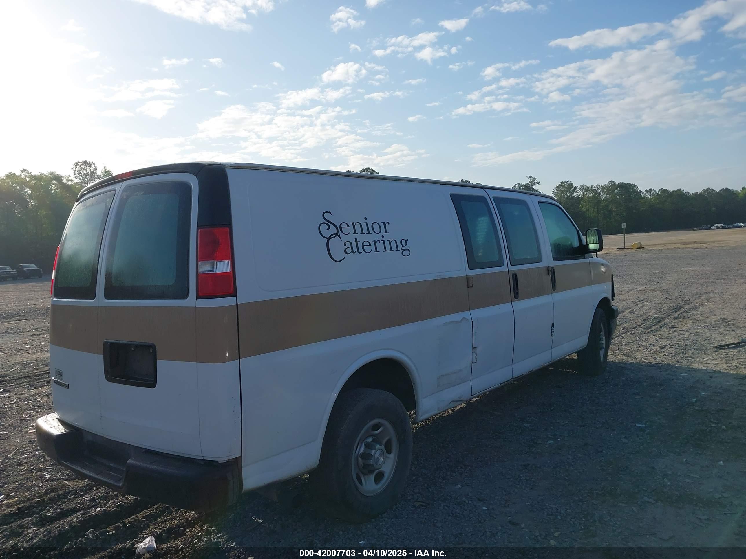 CHEVROLET EXPRESS image 4