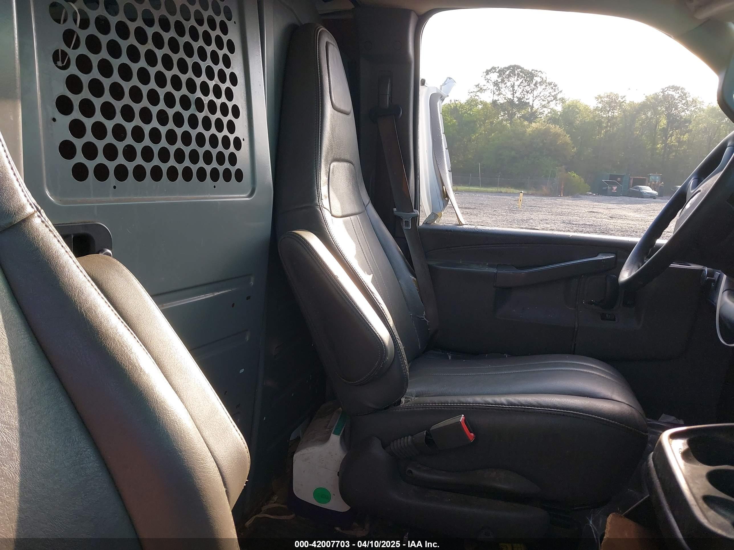 CHEVROLET EXPRESS image 5