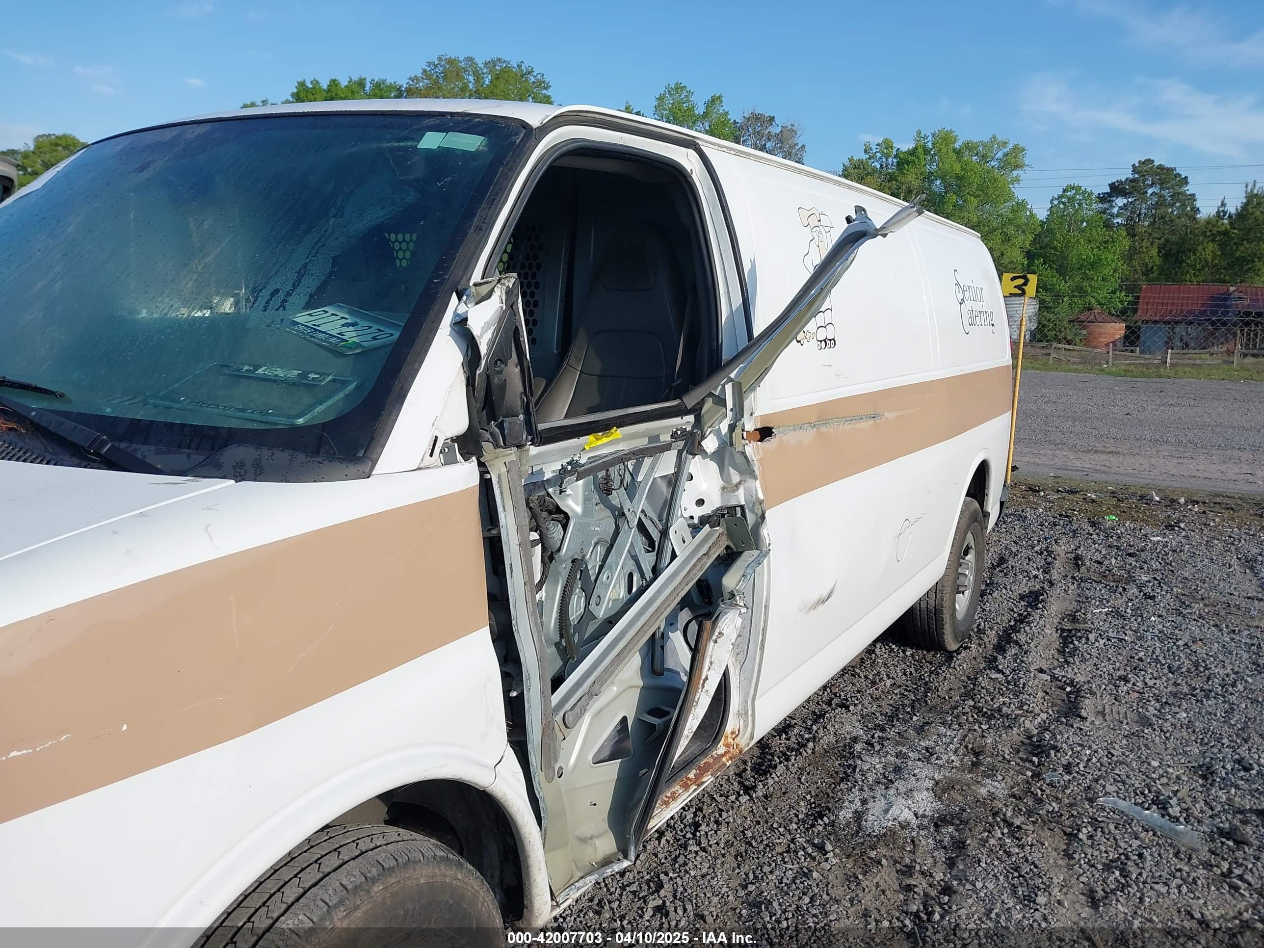 CHEVROLET EXPRESS image 6