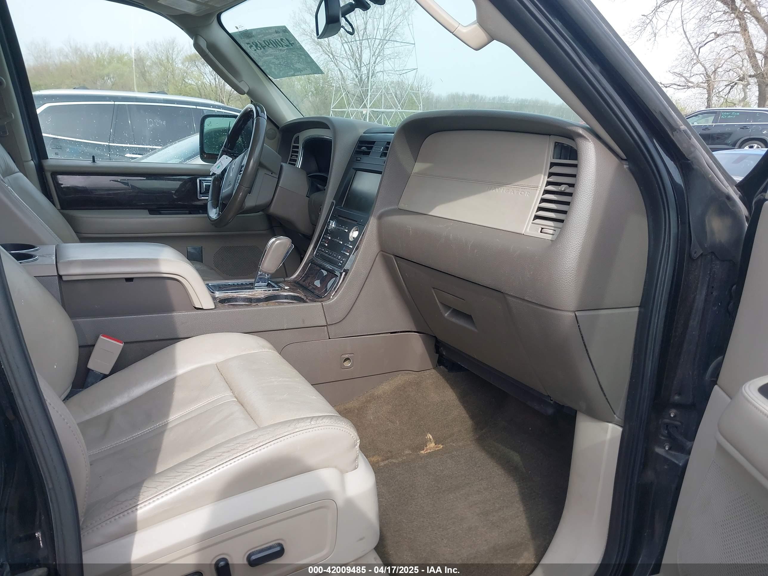 LINCOLN NAVIGATOR image 5