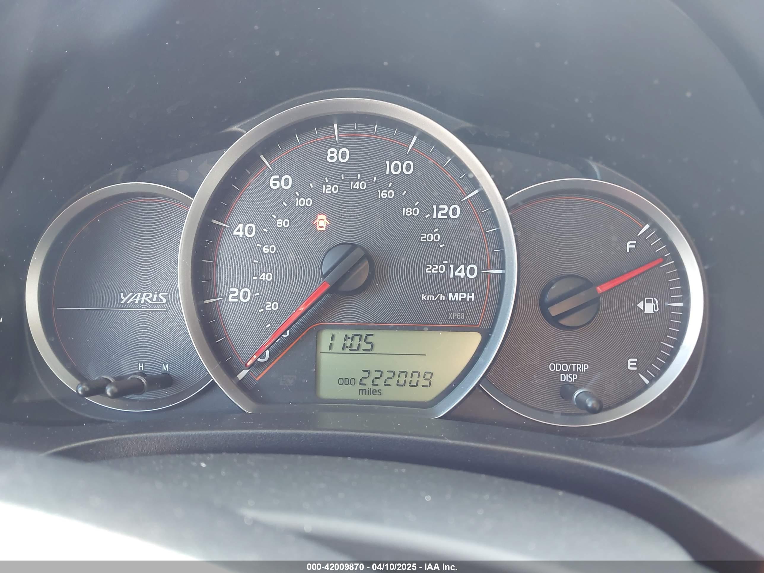 TOYOTA YARIS image 7