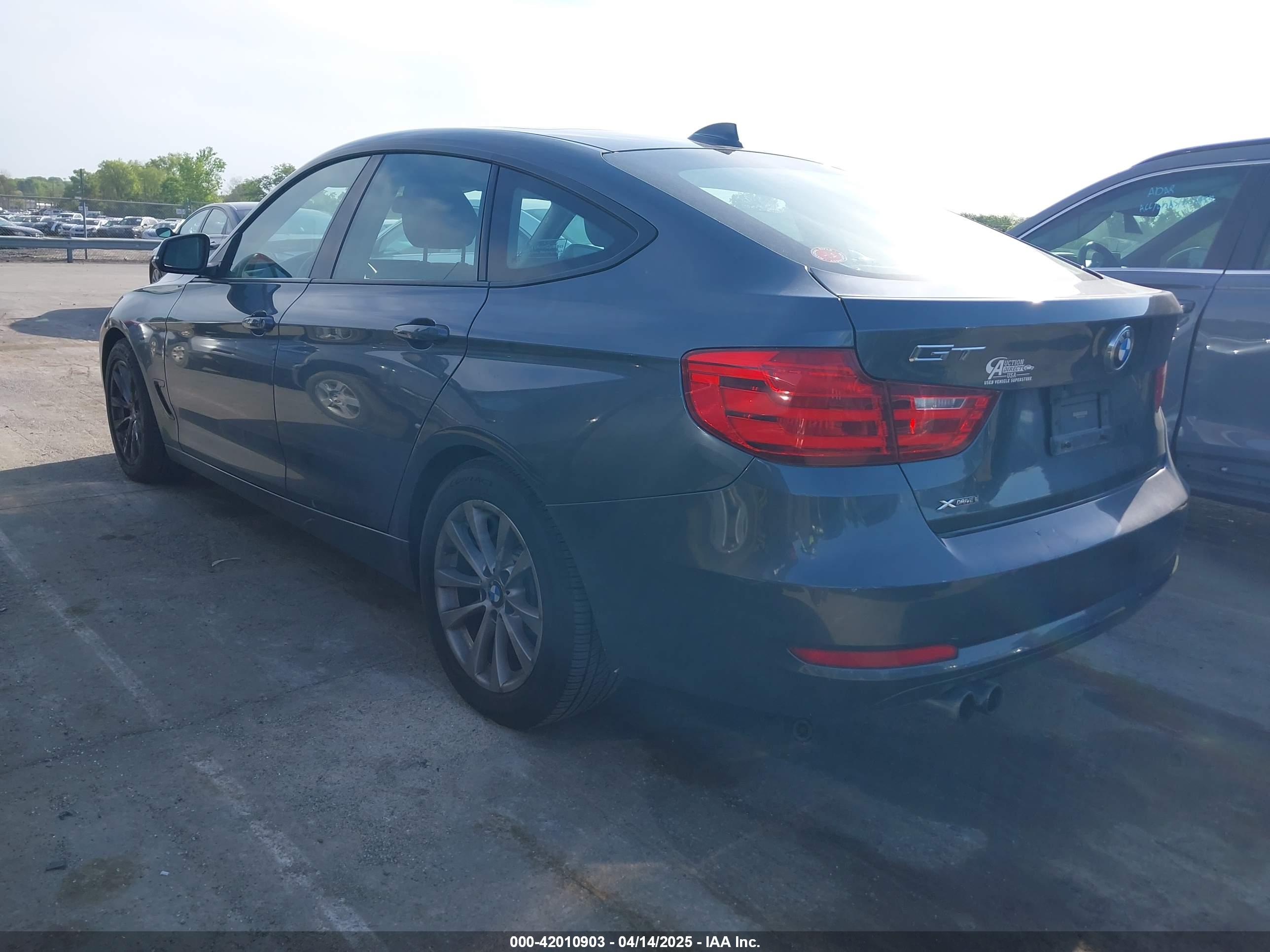 BMW 328I image 3
