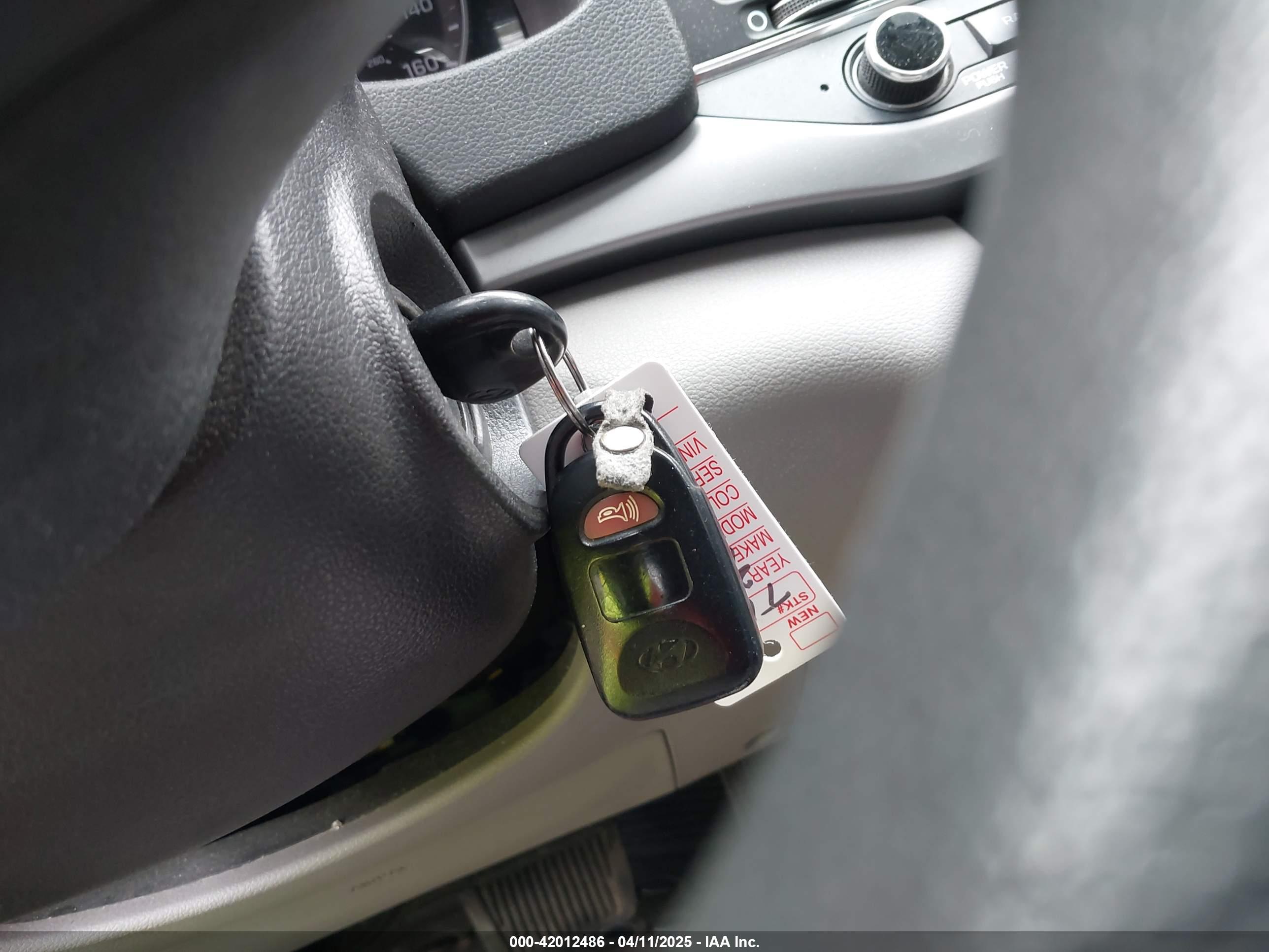 HYUNDAI ELANTRA image 11