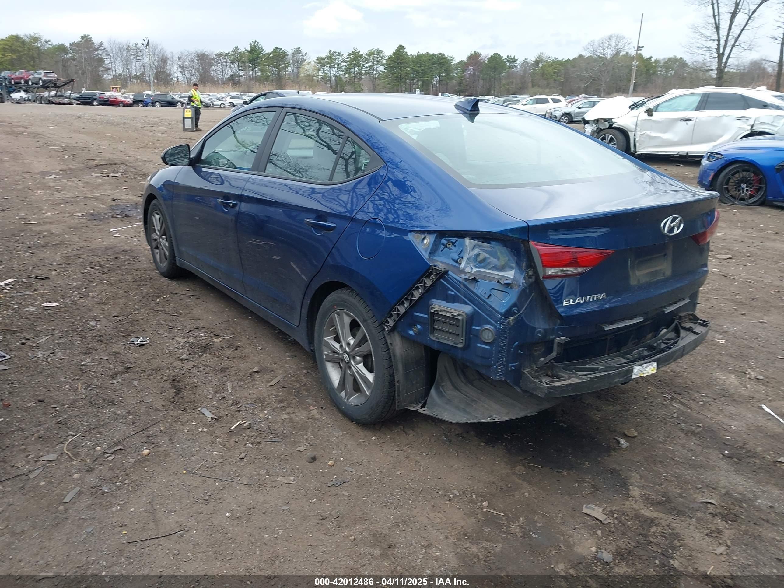 HYUNDAI ELANTRA image 3