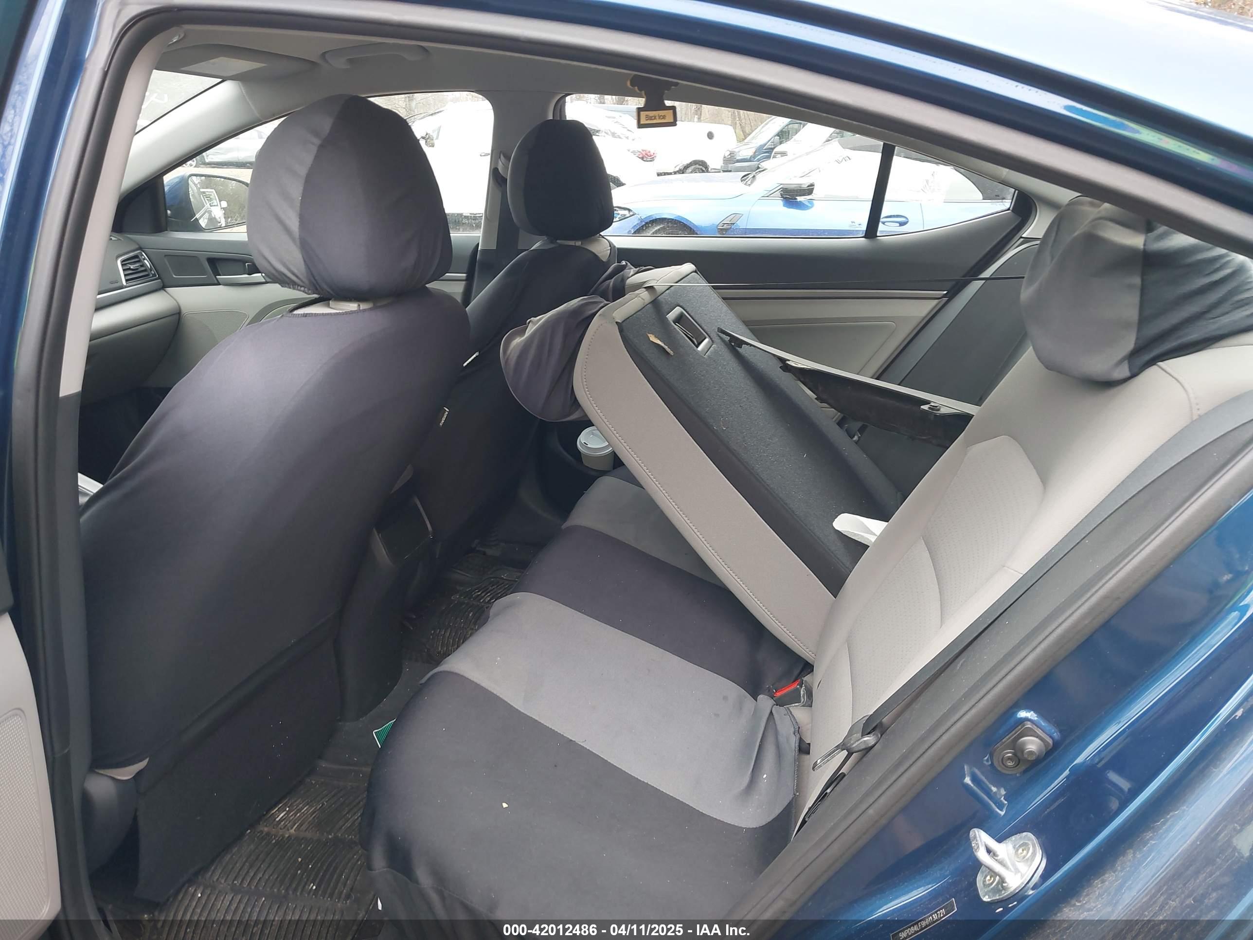 HYUNDAI ELANTRA image 8