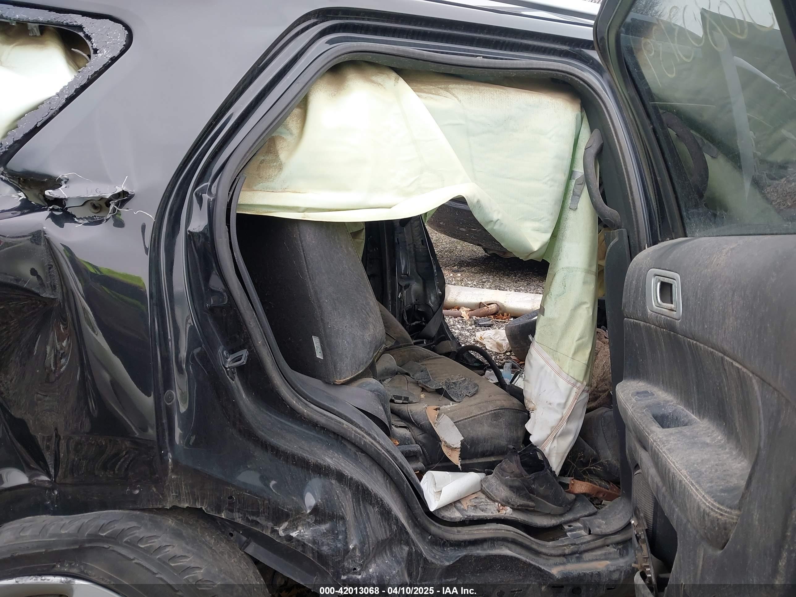 FORD EXPLORER image 8