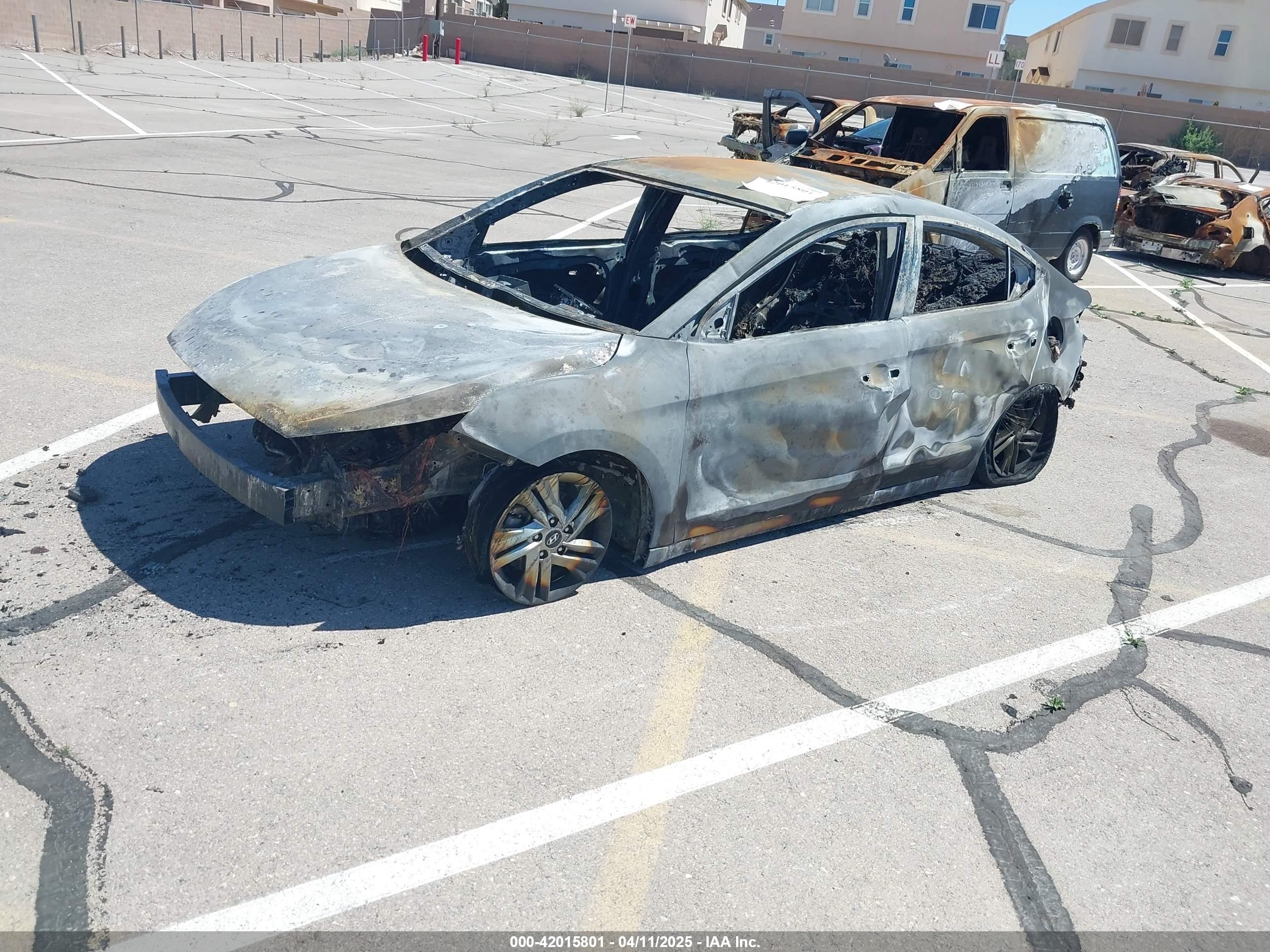HYUNDAI ELANTRA image 2