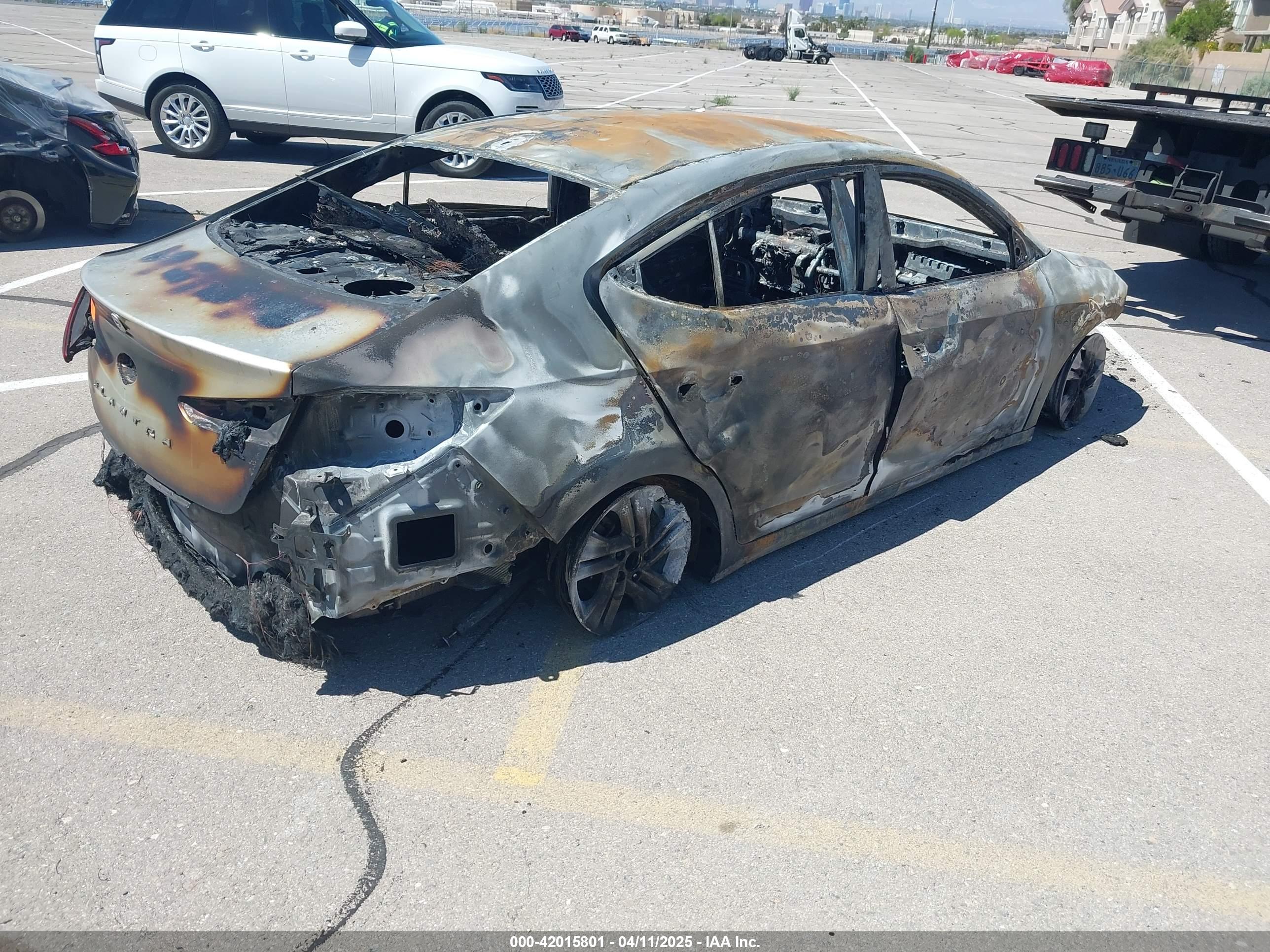 HYUNDAI ELANTRA image 4