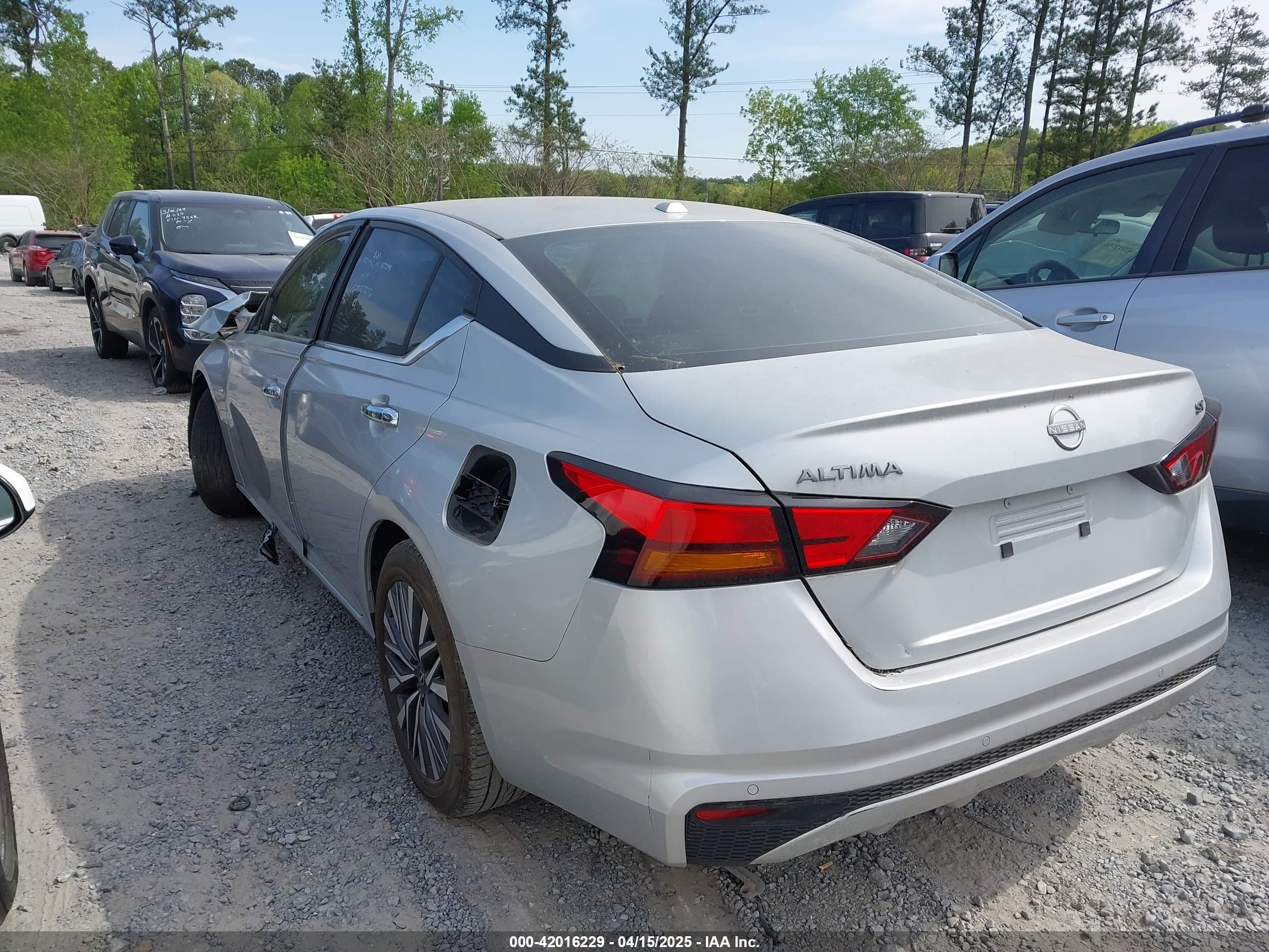 NISSAN ALTIMA image 3