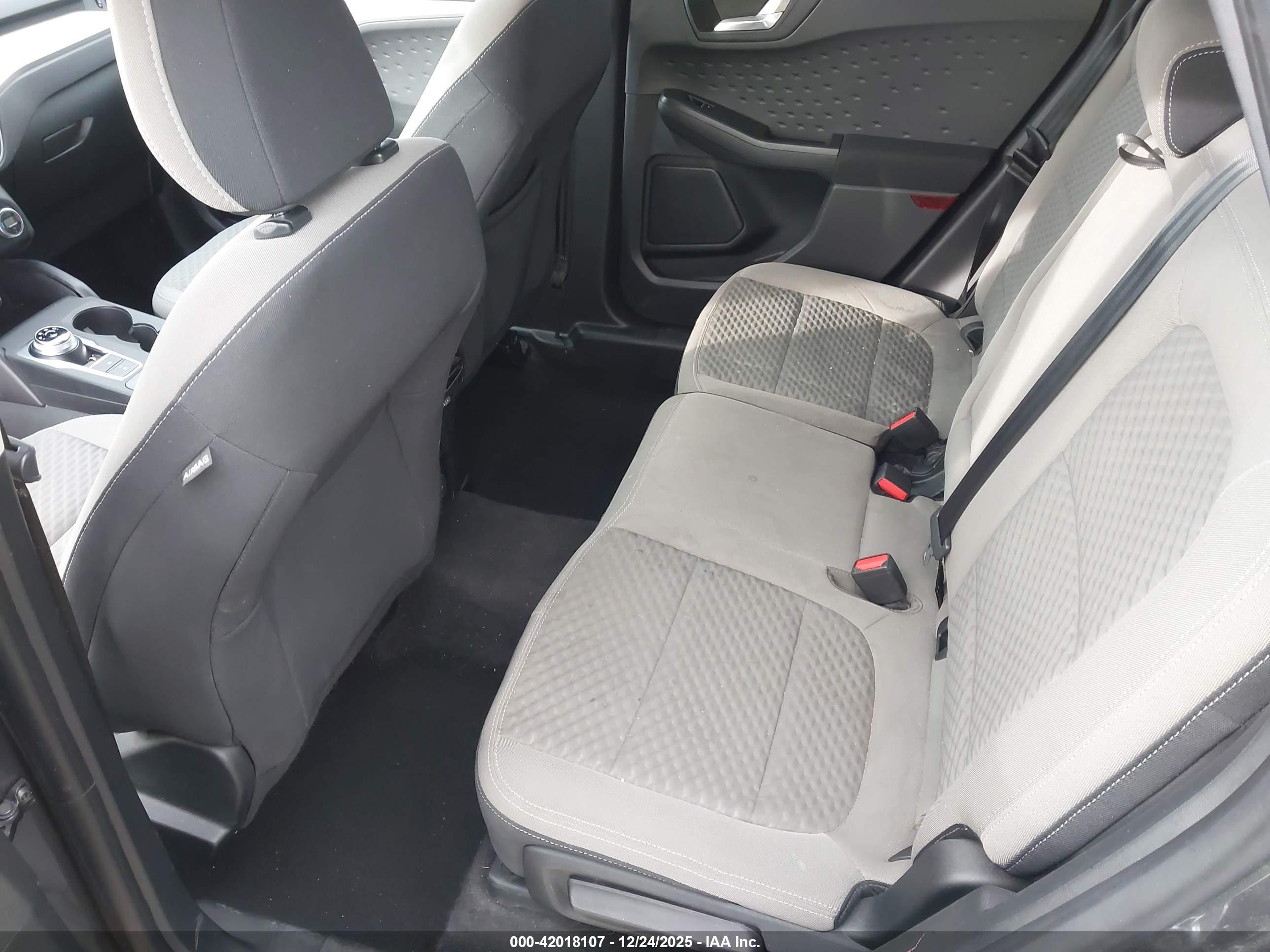 FORD ESCAPE image 8