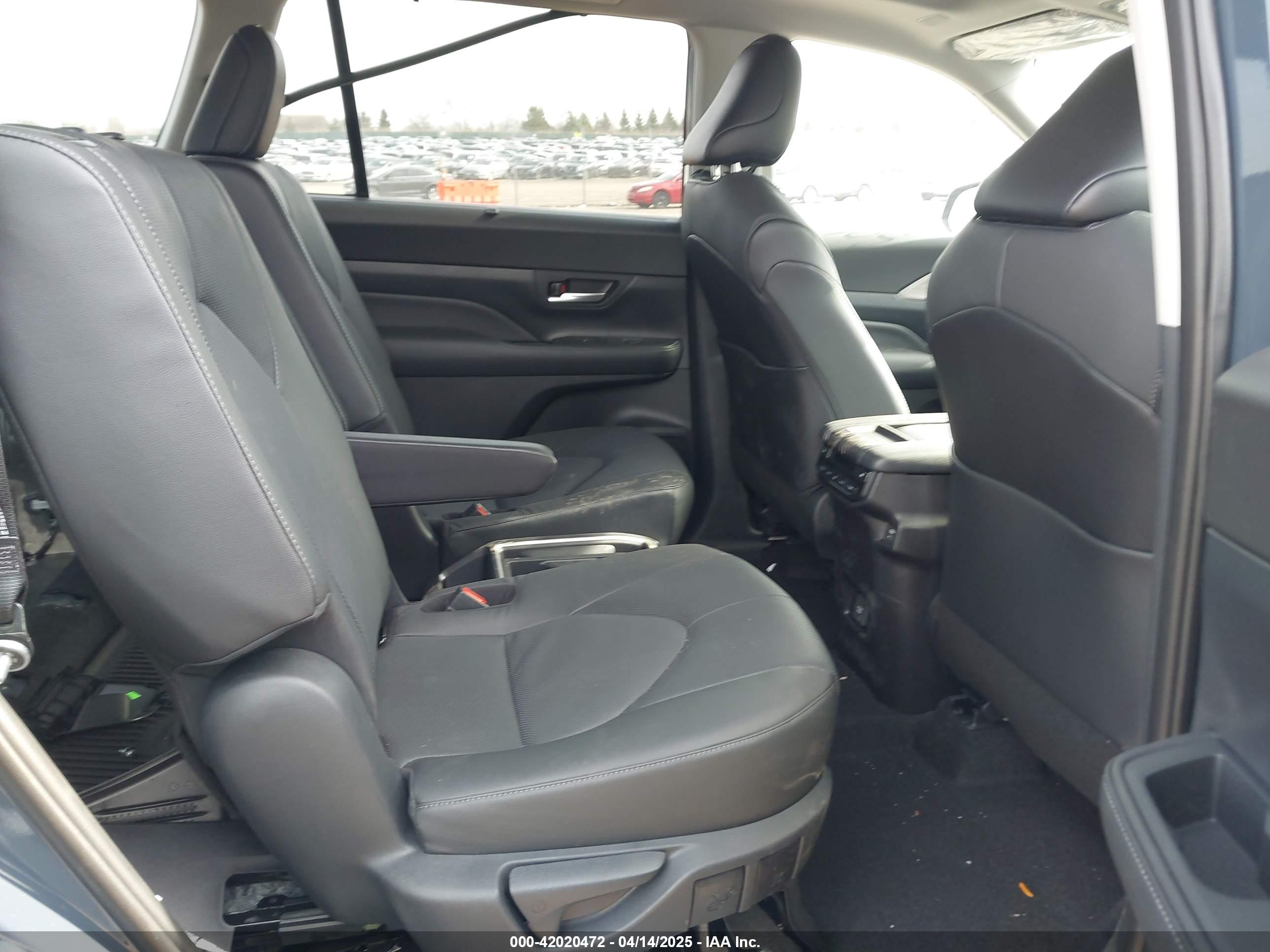 TOYOTA GRAND image 8