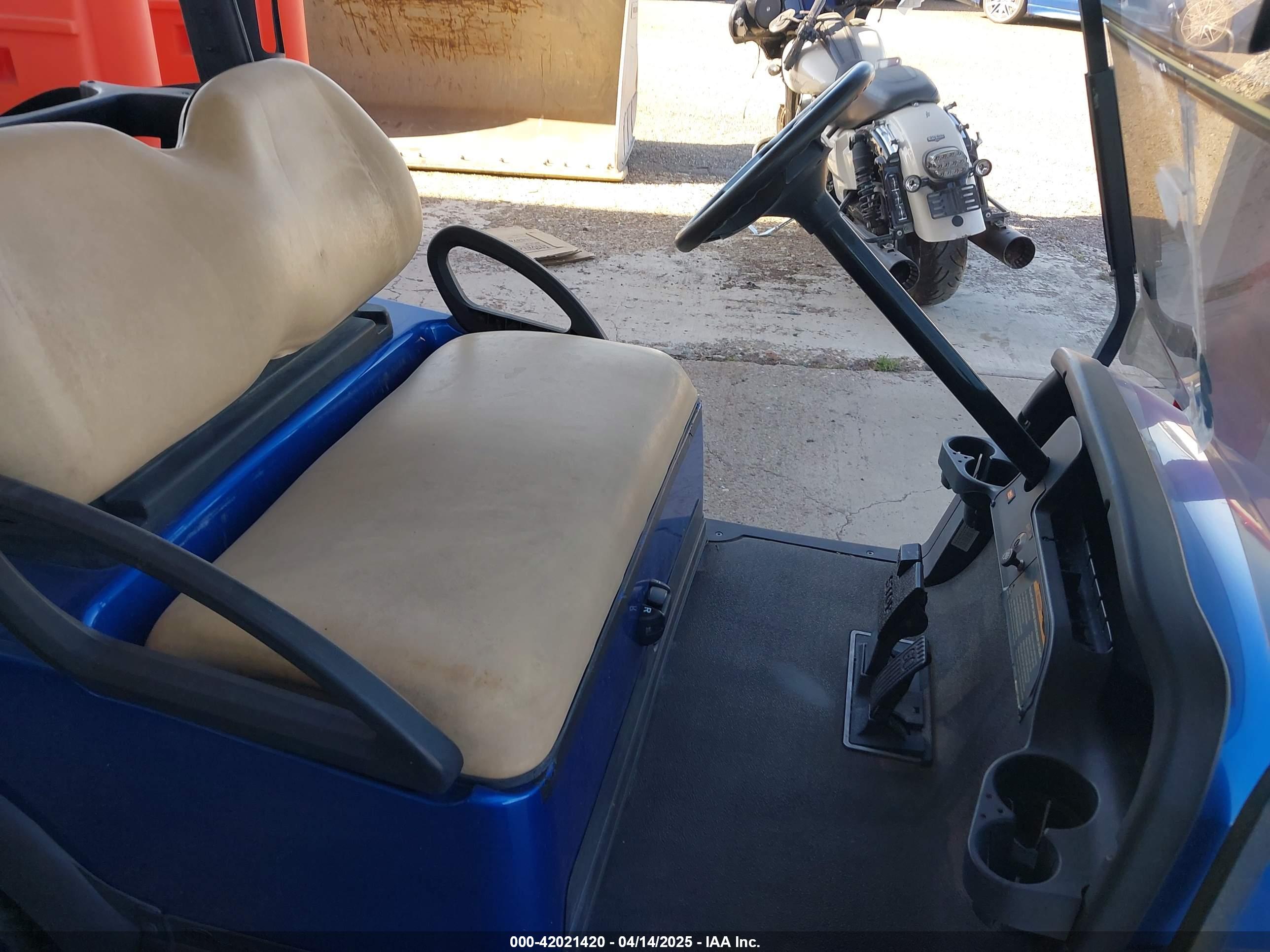CLUB CAR image 5