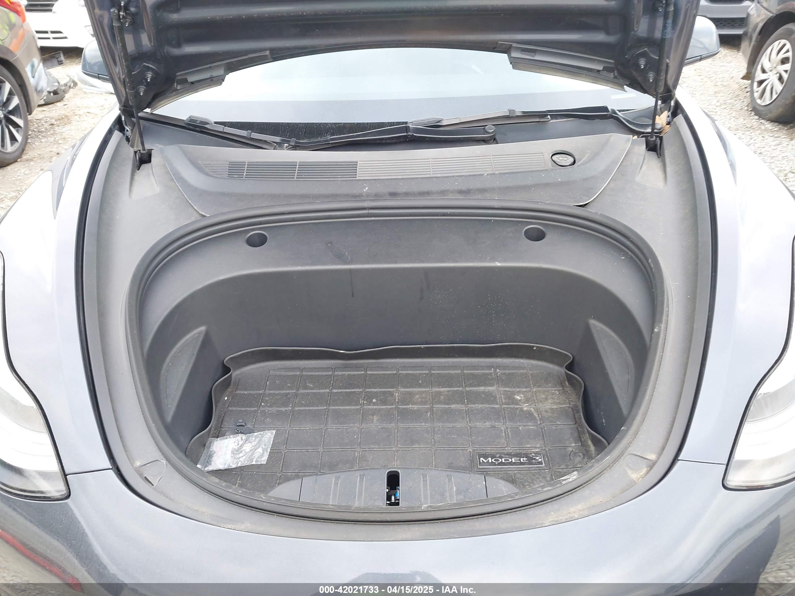 TESLA MODEL image 10