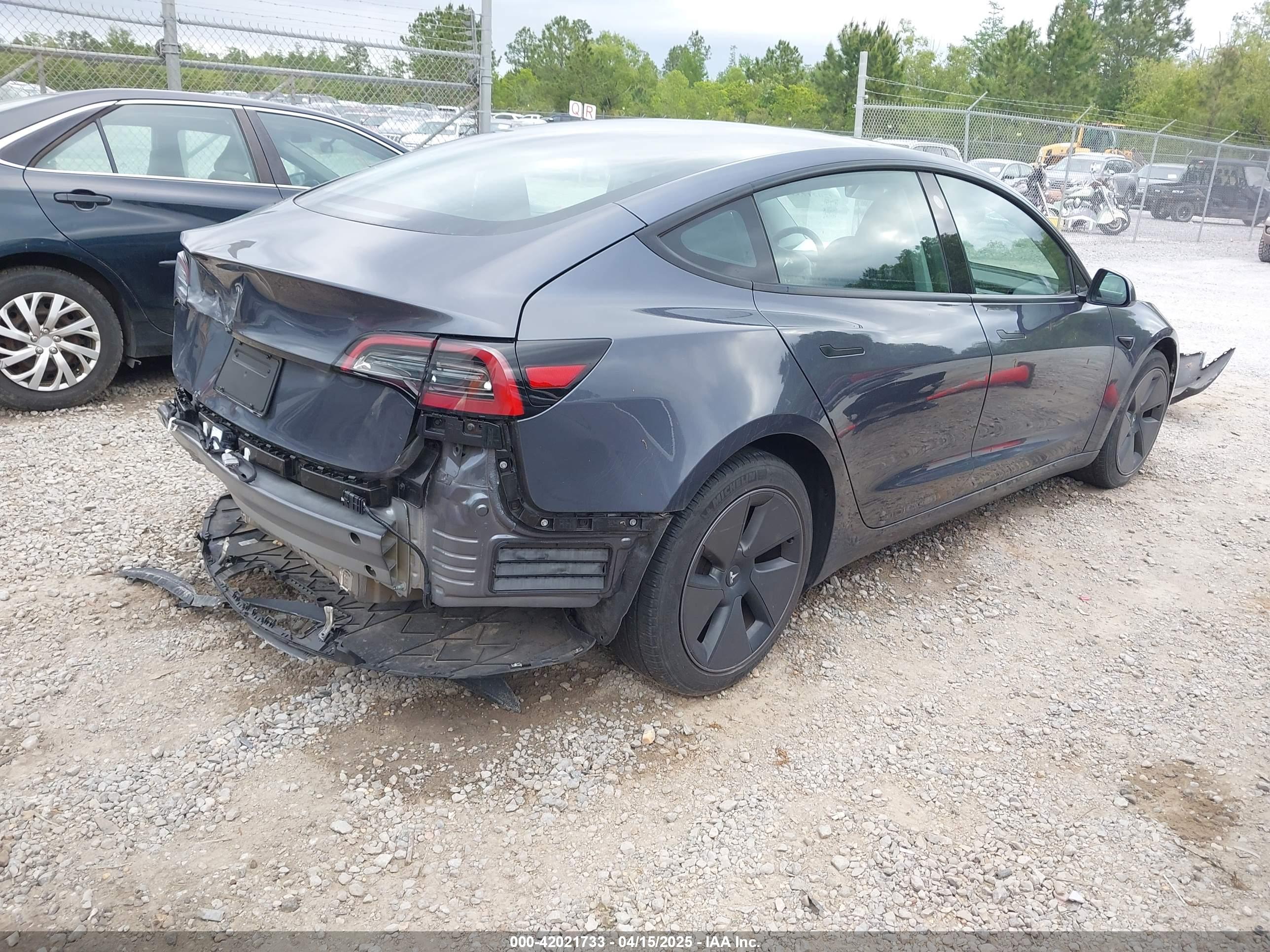 TESLA MODEL image 4