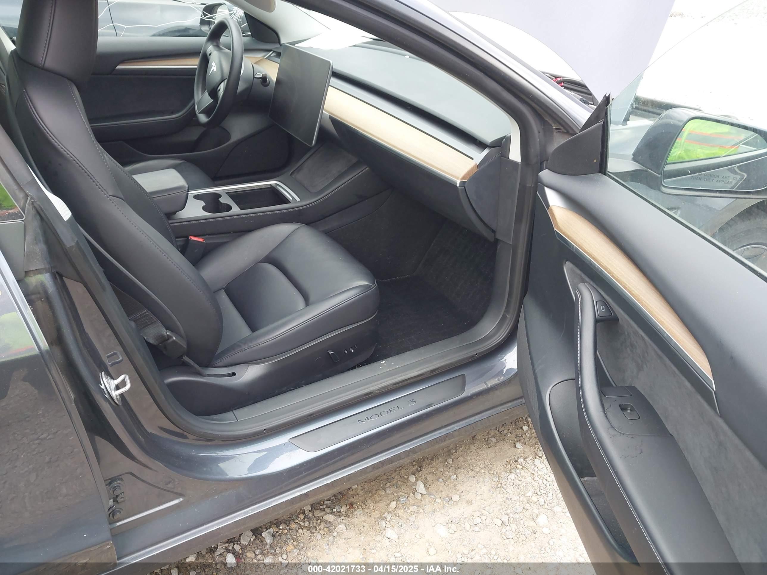 TESLA MODEL image 5