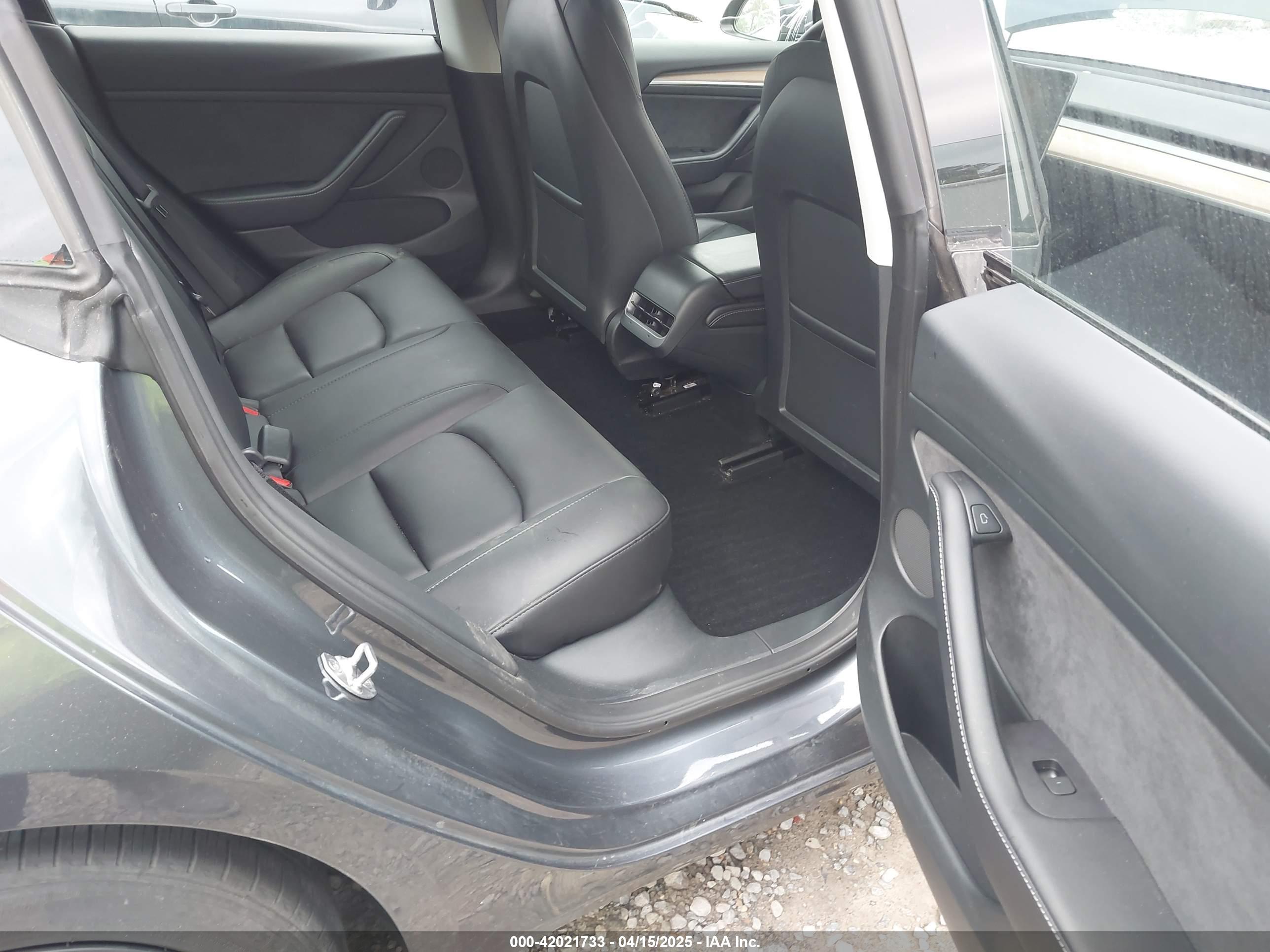 TESLA MODEL image 8