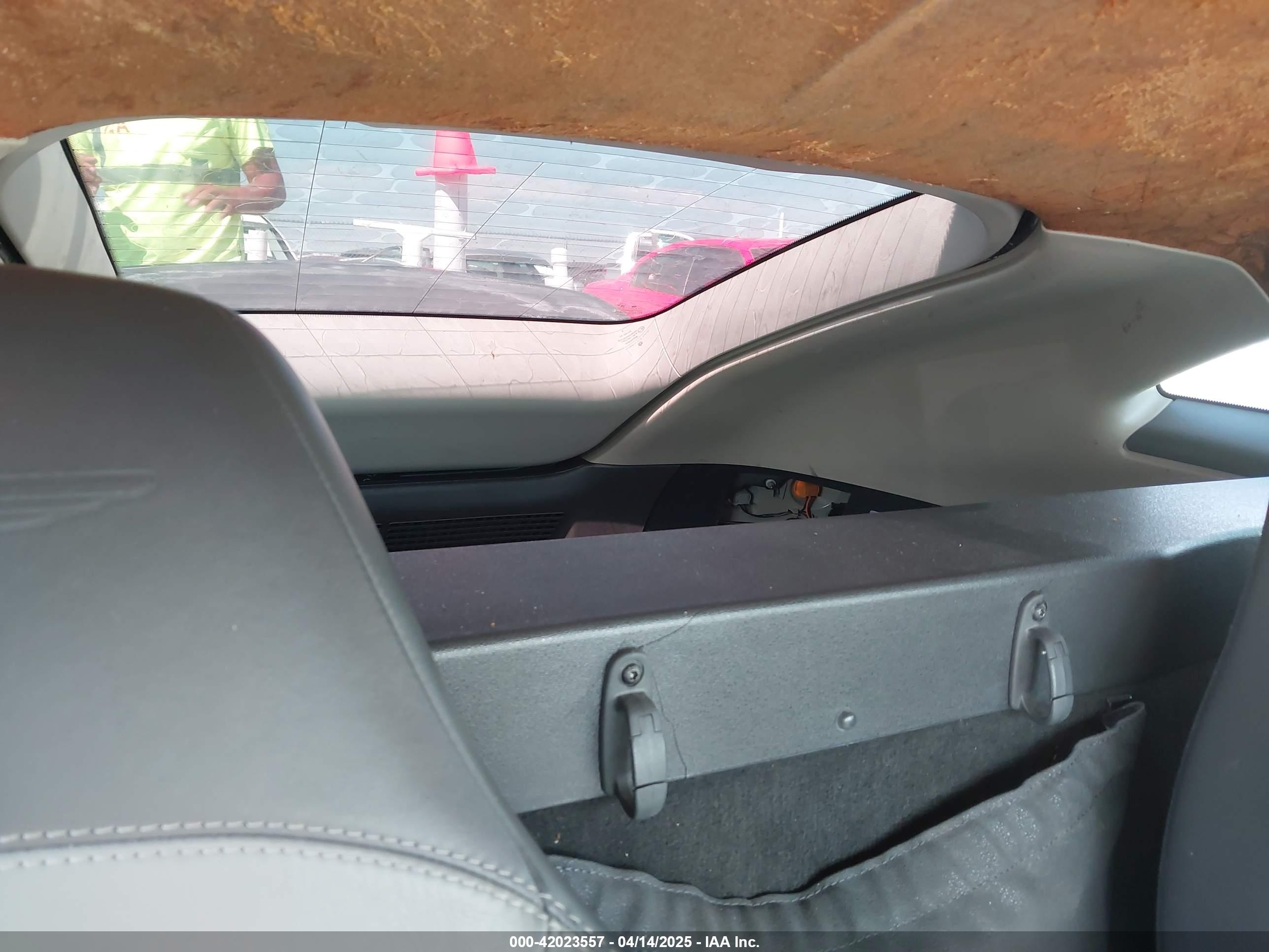 CHRYSLER CROSSFIRE image 8
