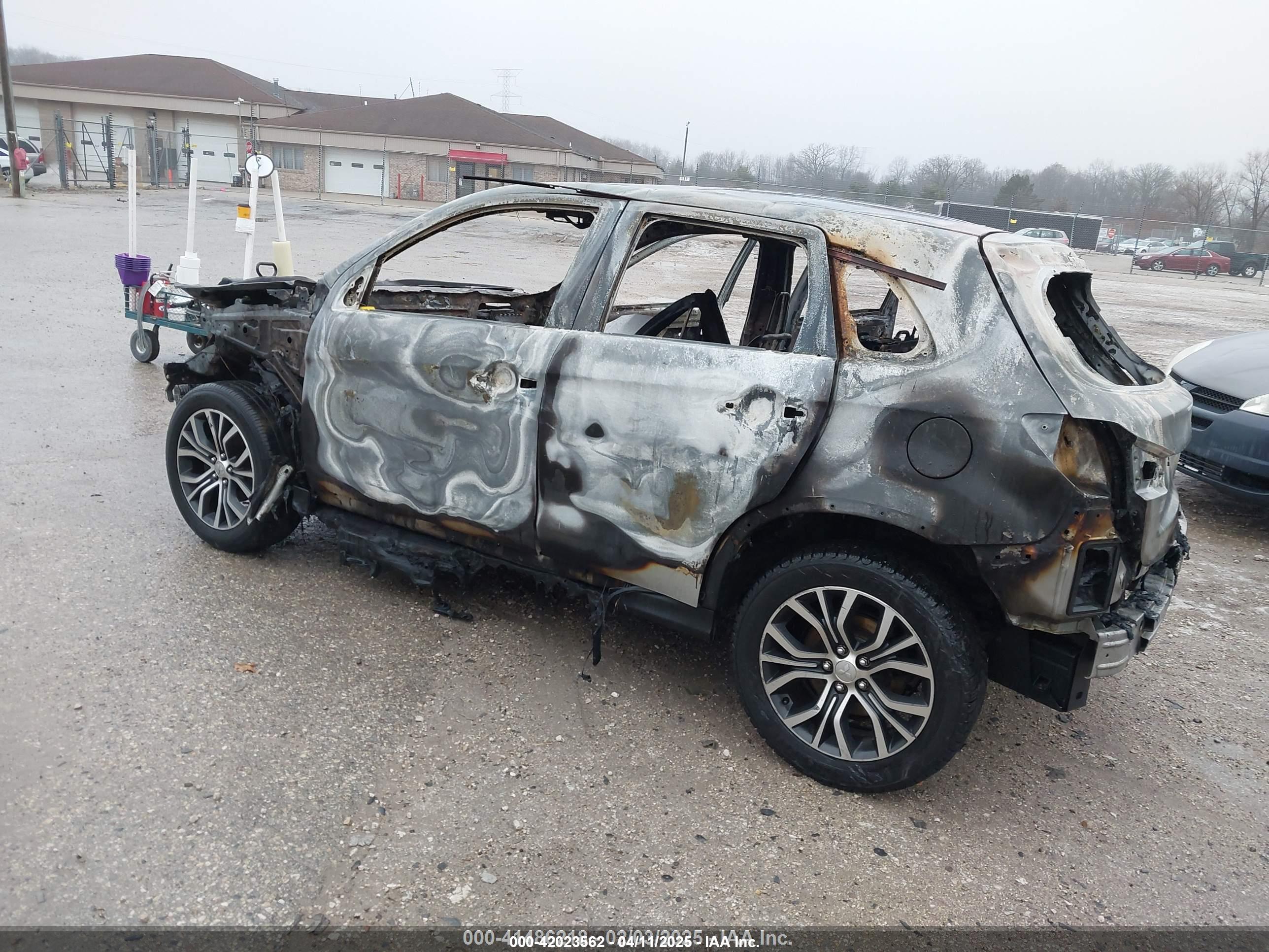 MITSUBISHI OUTLANDER image 3
