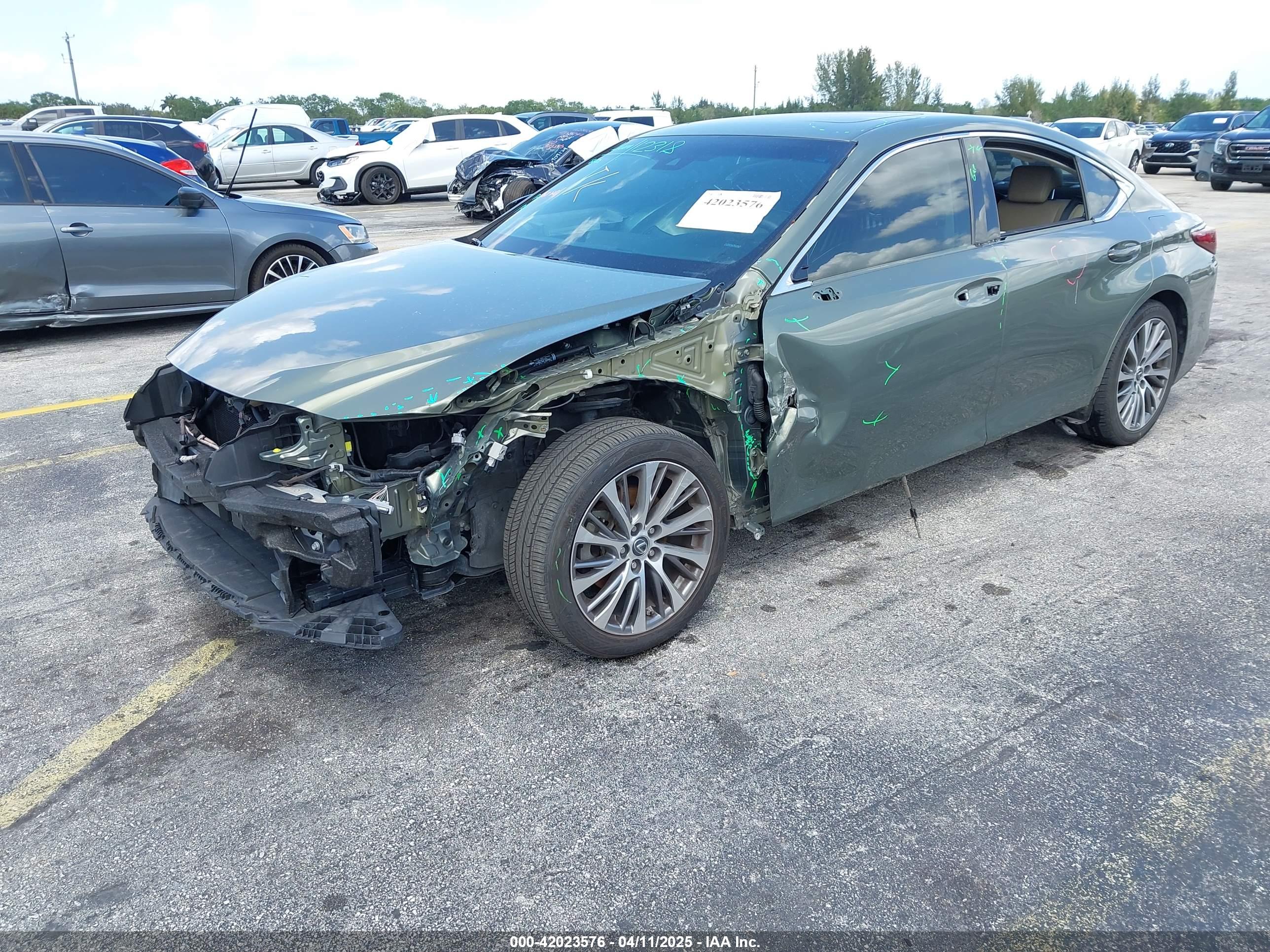LEXUS ES image 2