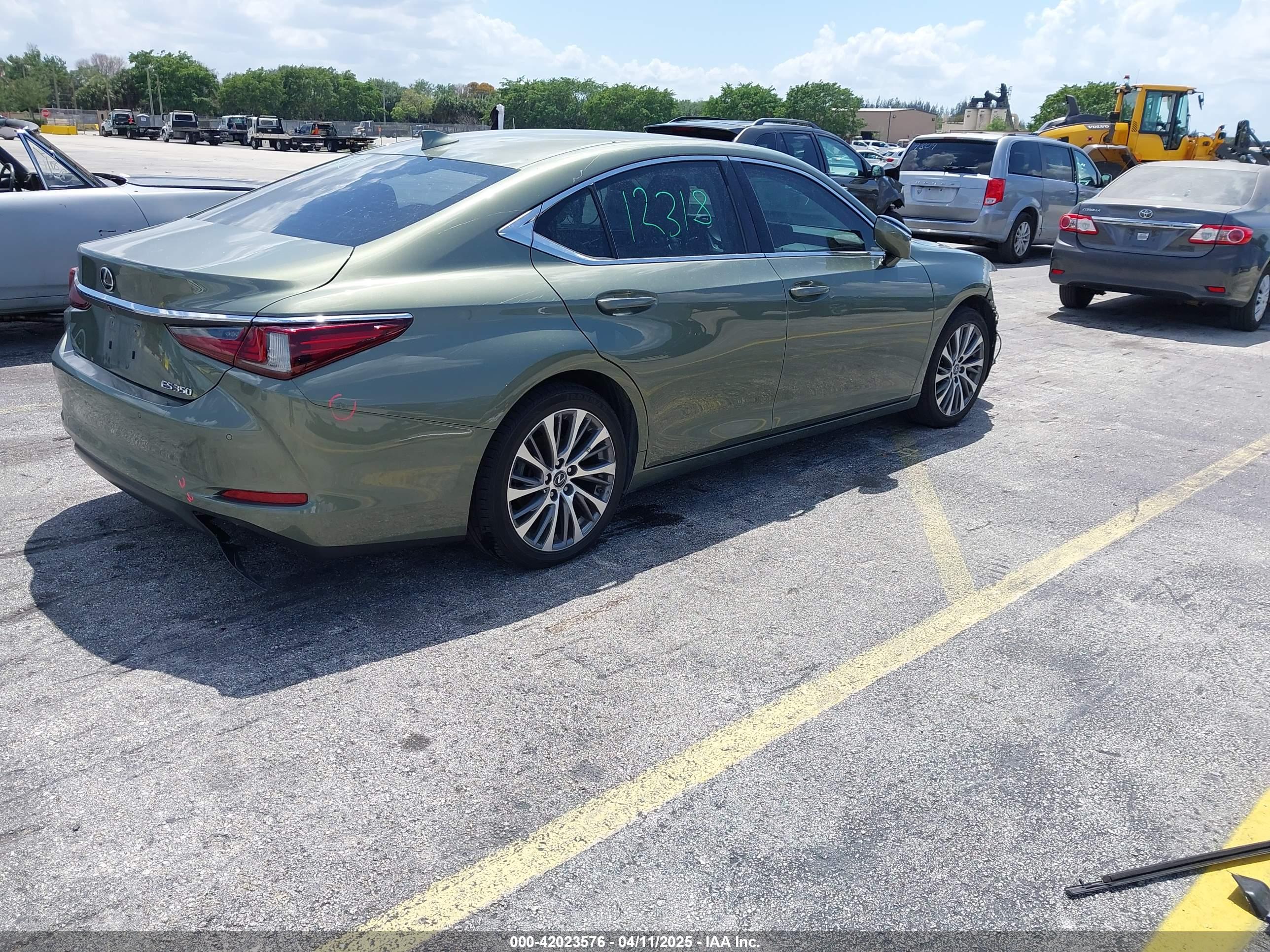 LEXUS ES image 4