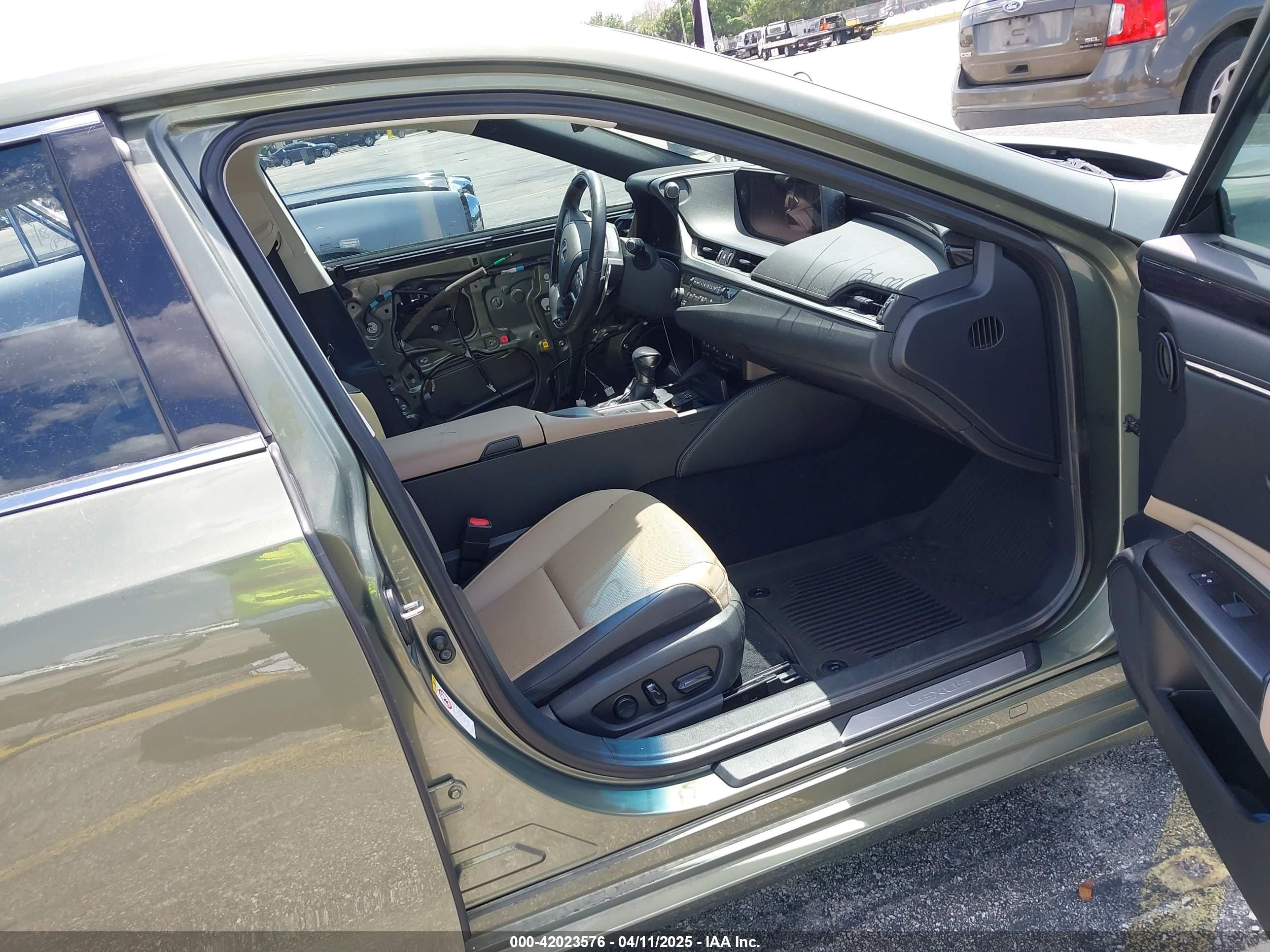 LEXUS ES image 5