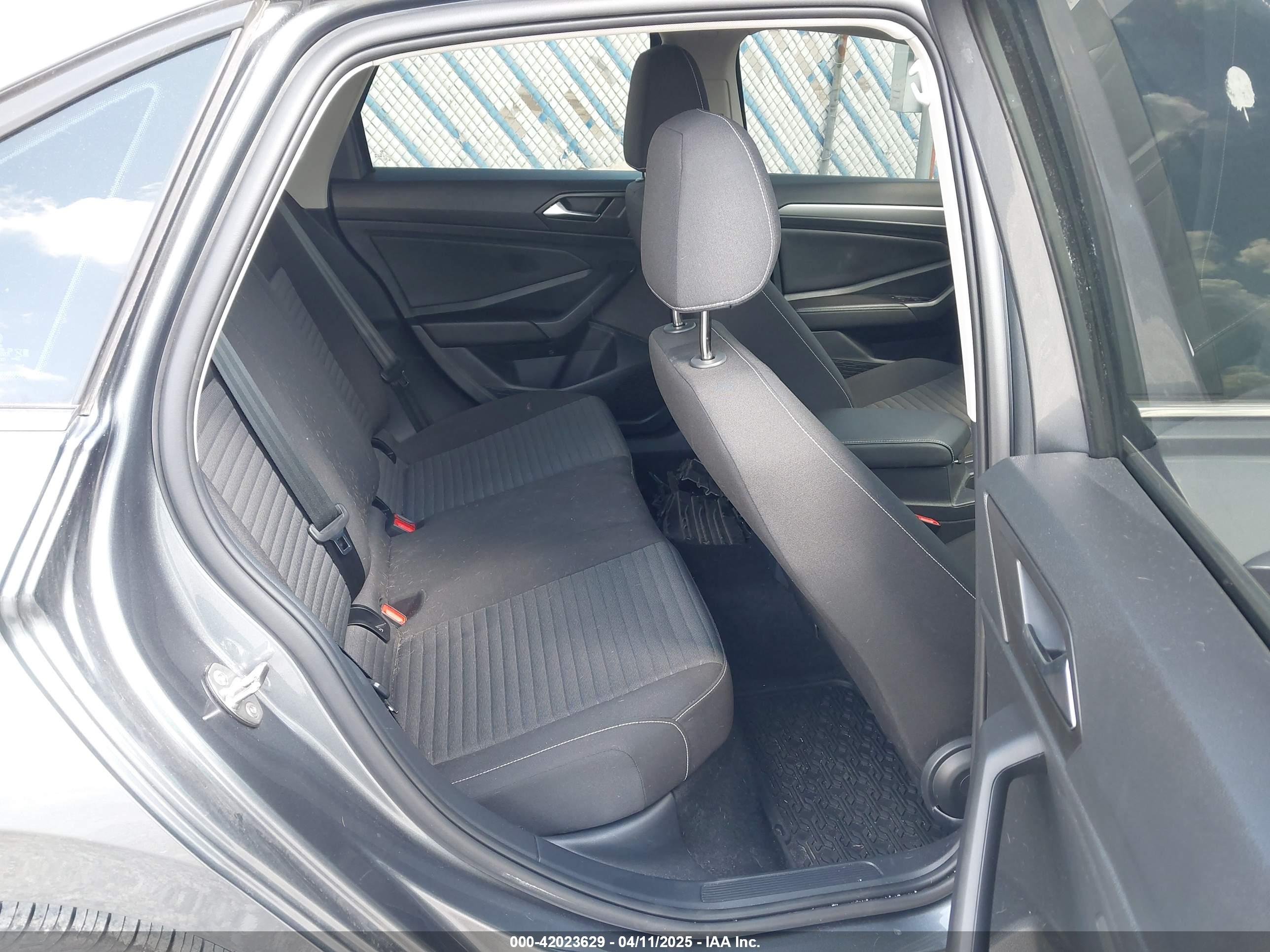 VOLKSWAGEN JETTA image 8
