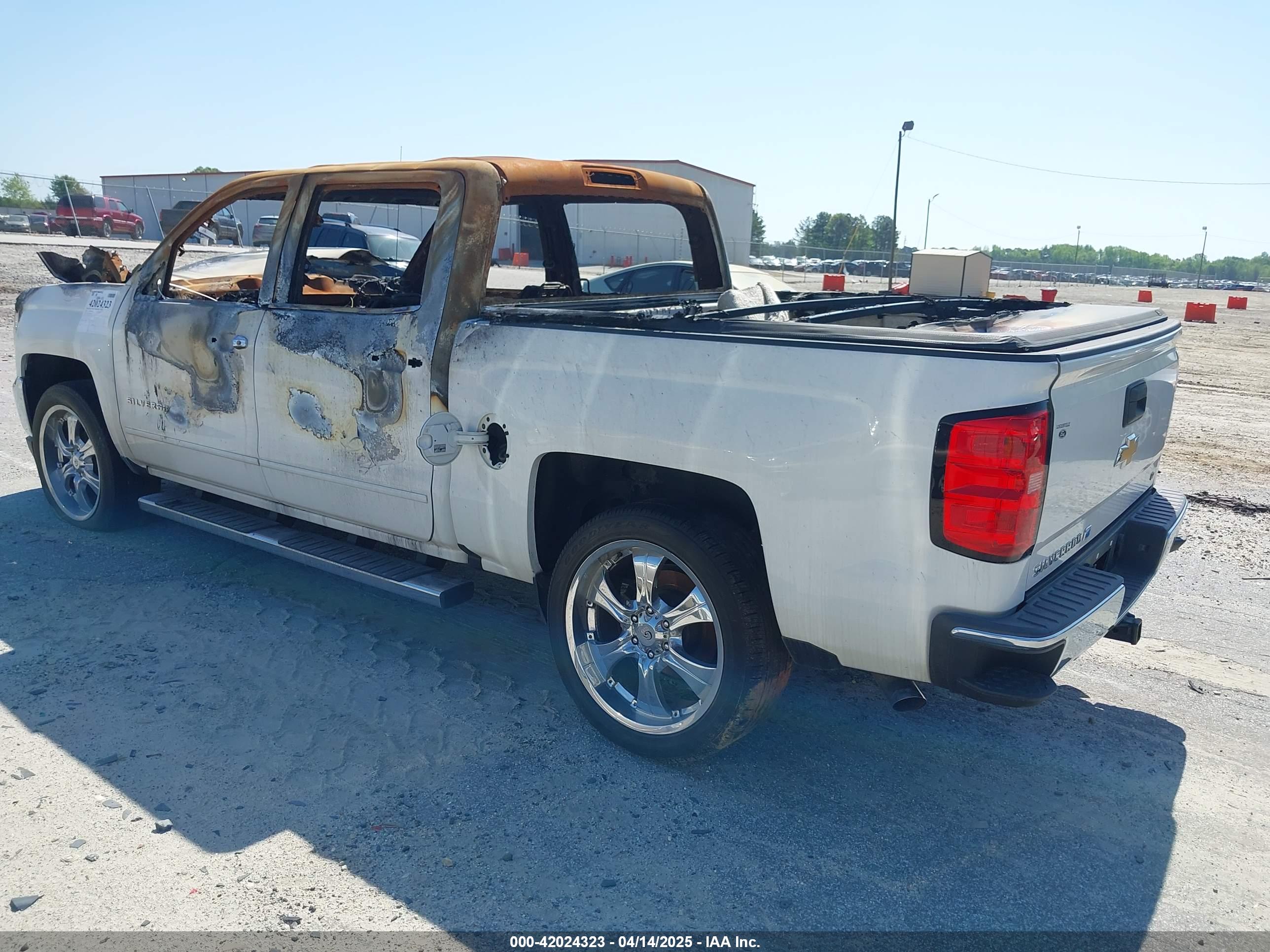 CHEVROLET SILVERADO image 3