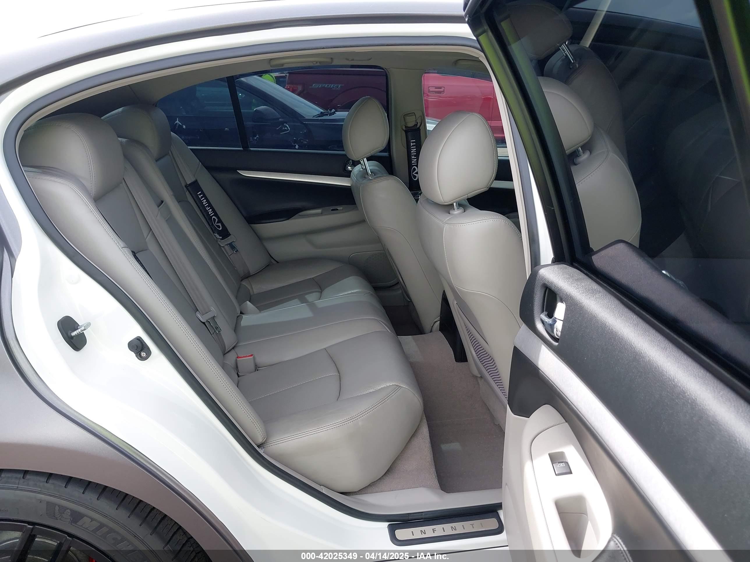INFINITI G37X image 8