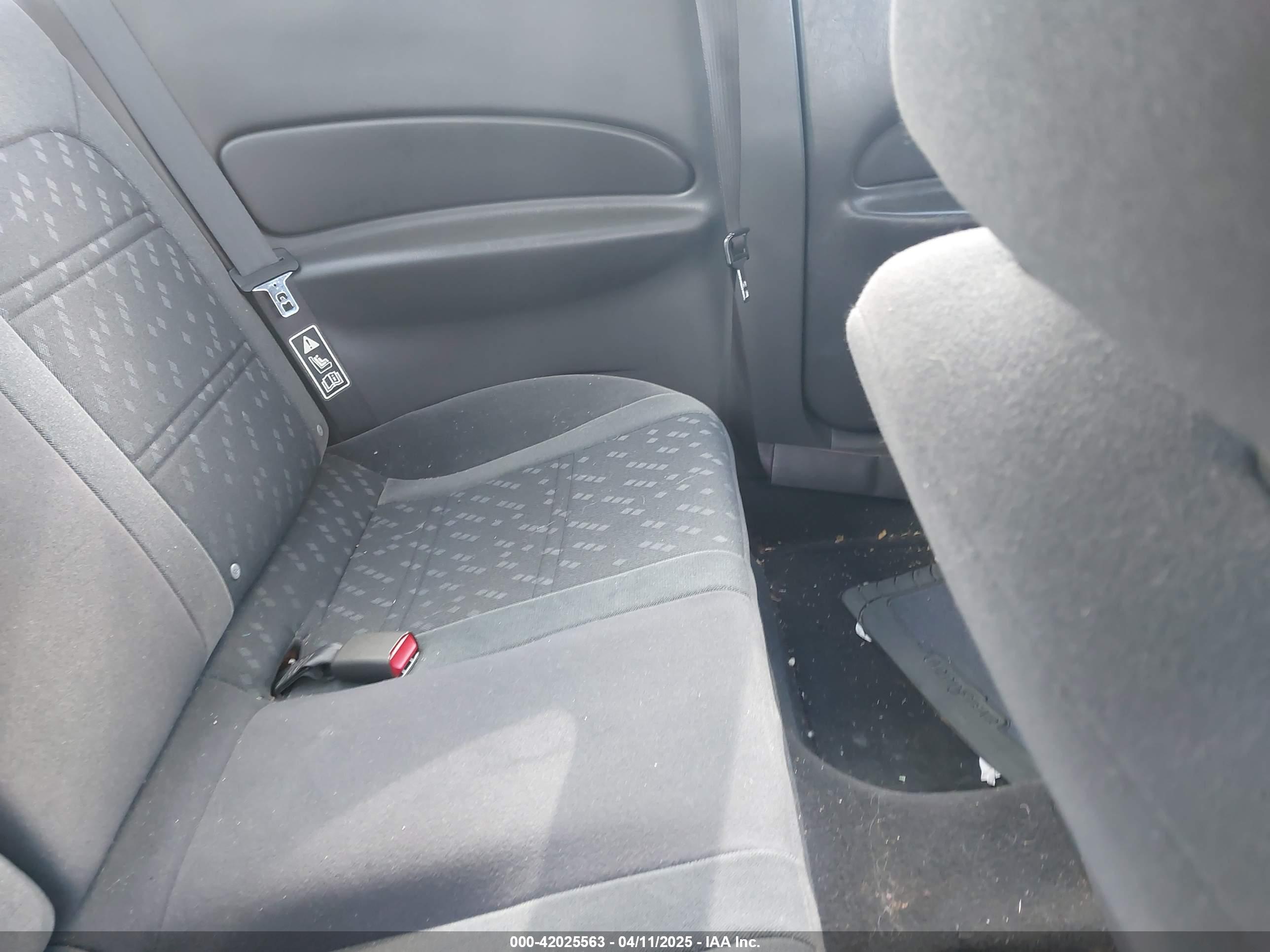 FORD ZX2 image 8