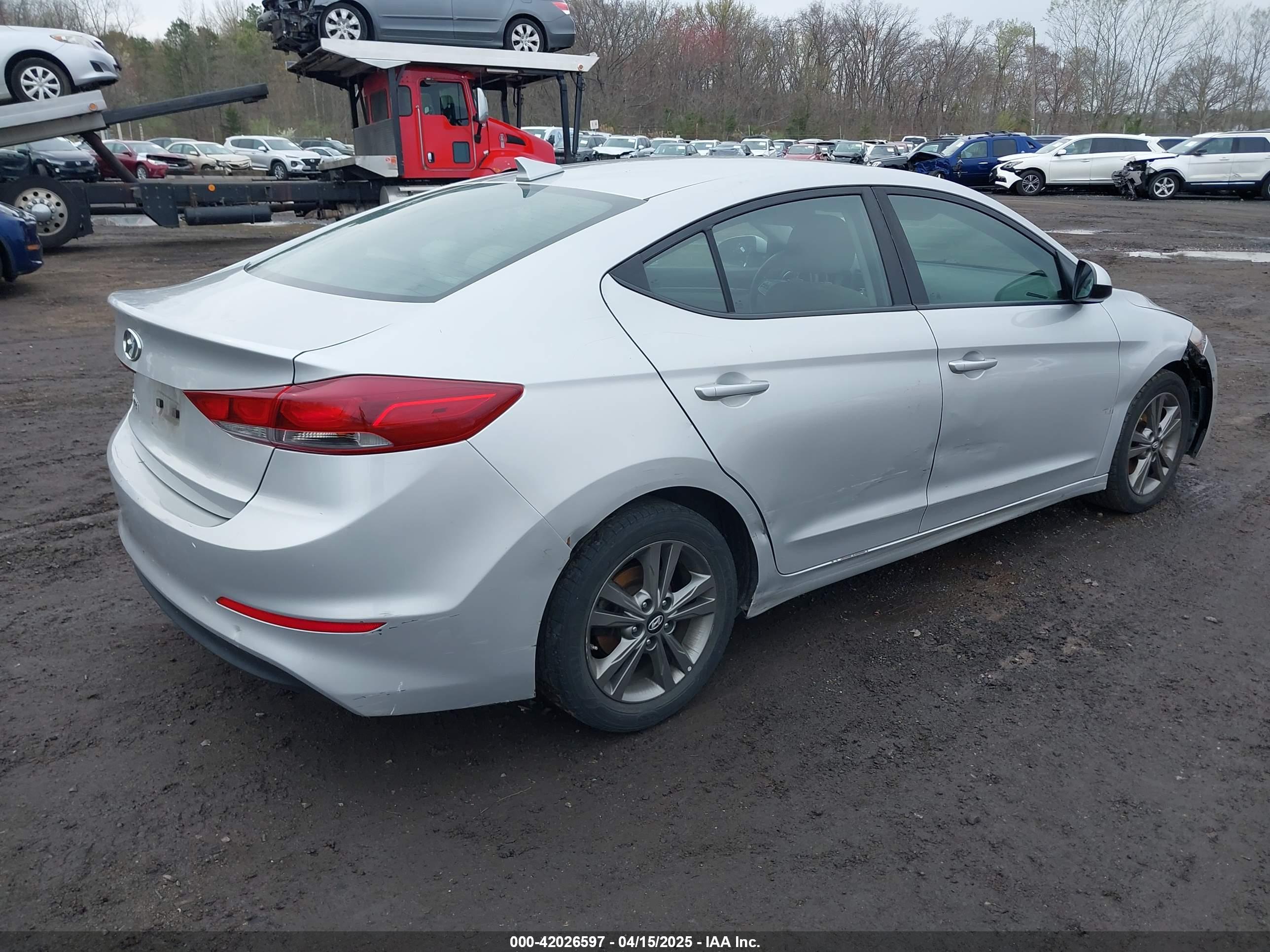 HYUNDAI ELANTRA image 4
