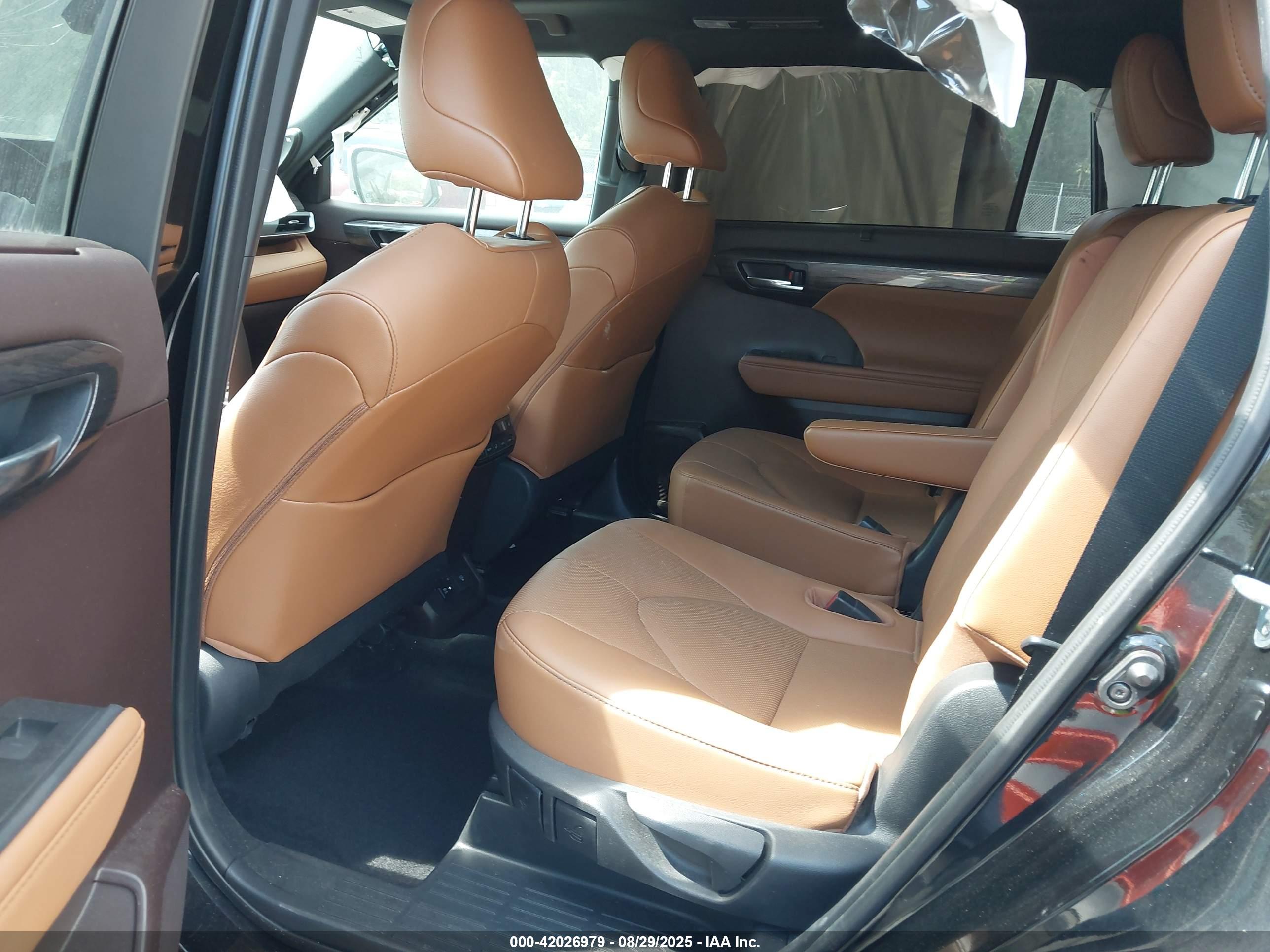 TOYOTA HIGHLANDER image 8