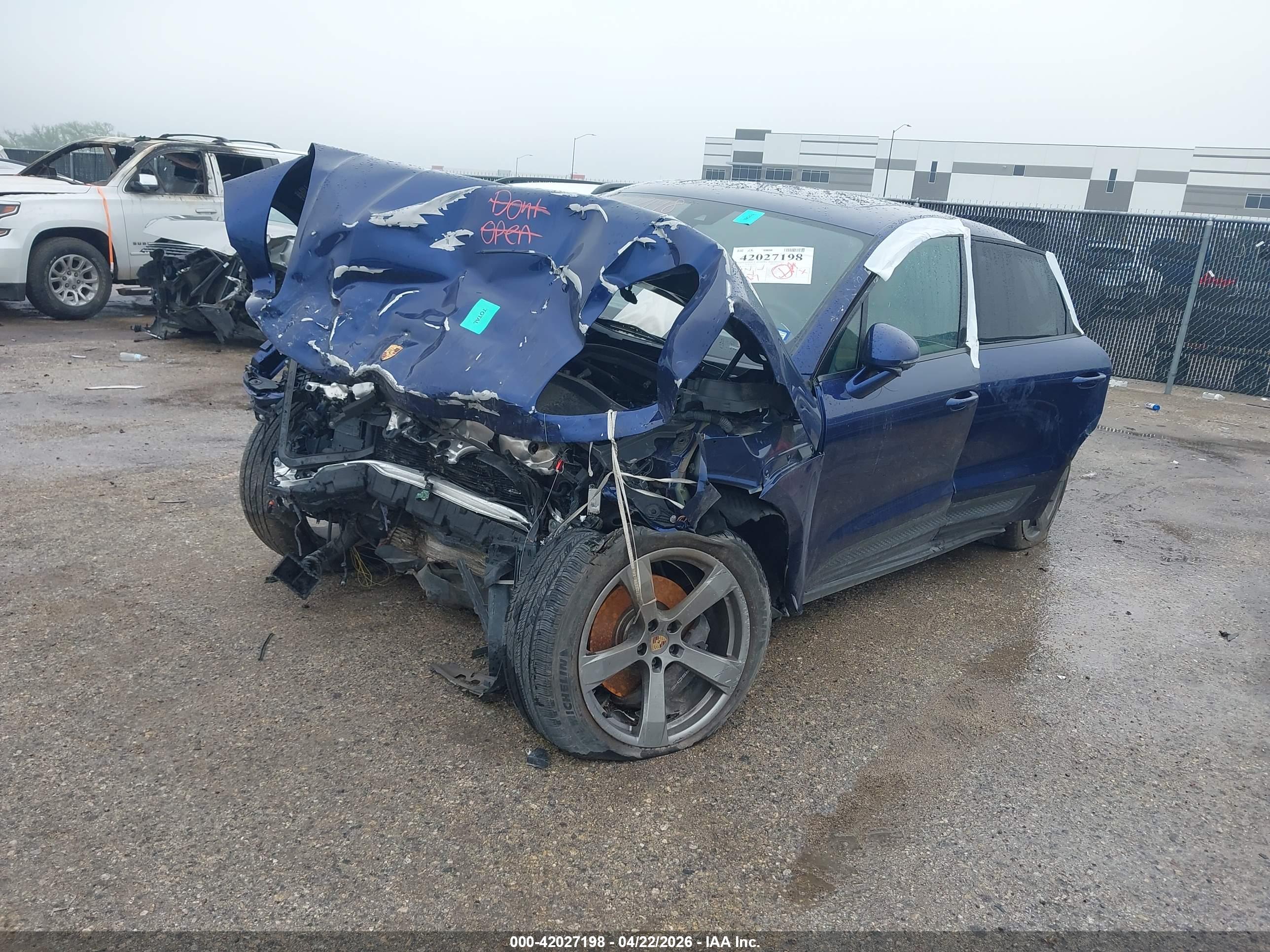 PORSCHE MACAN image 2