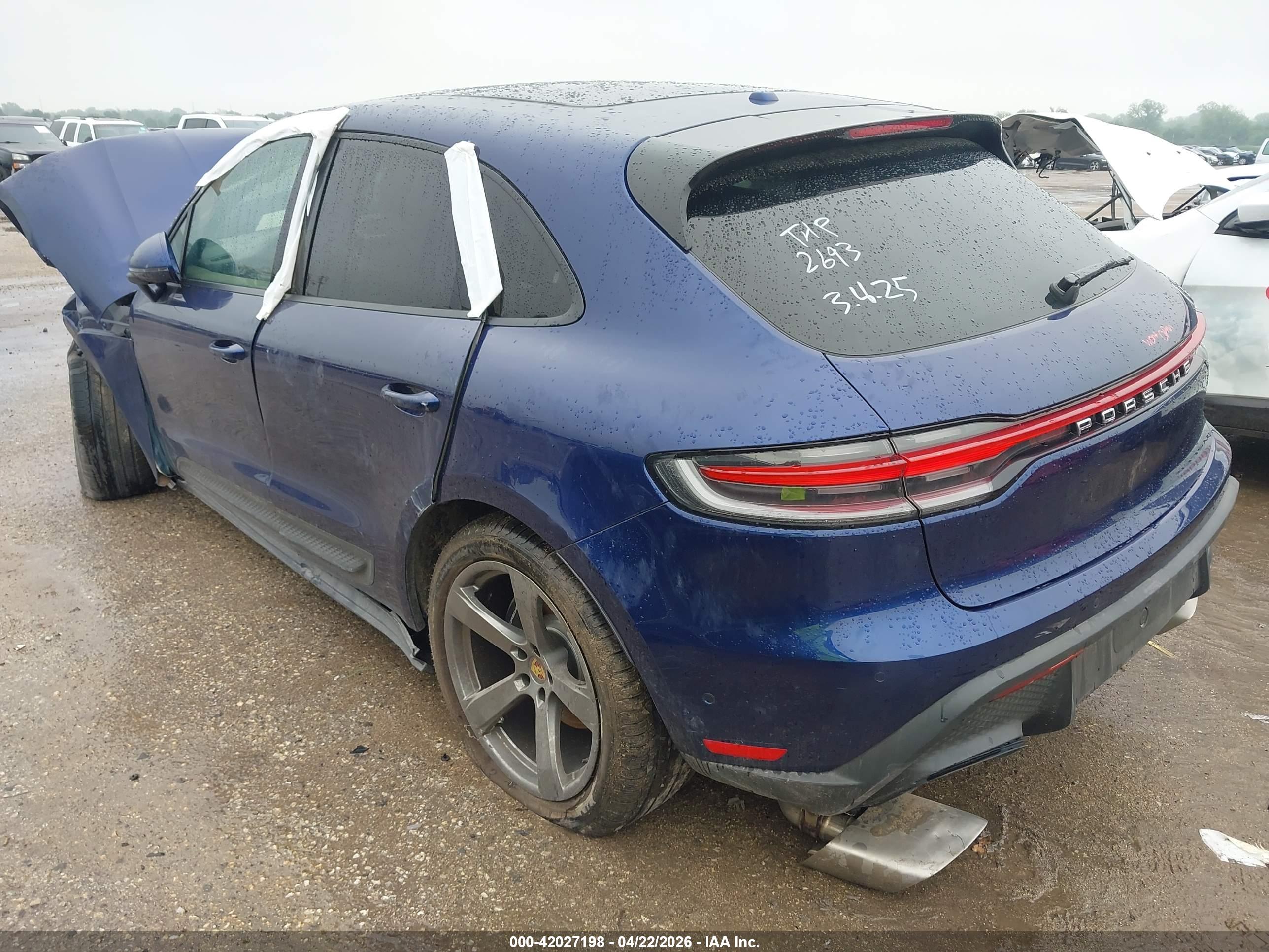 PORSCHE MACAN image 3