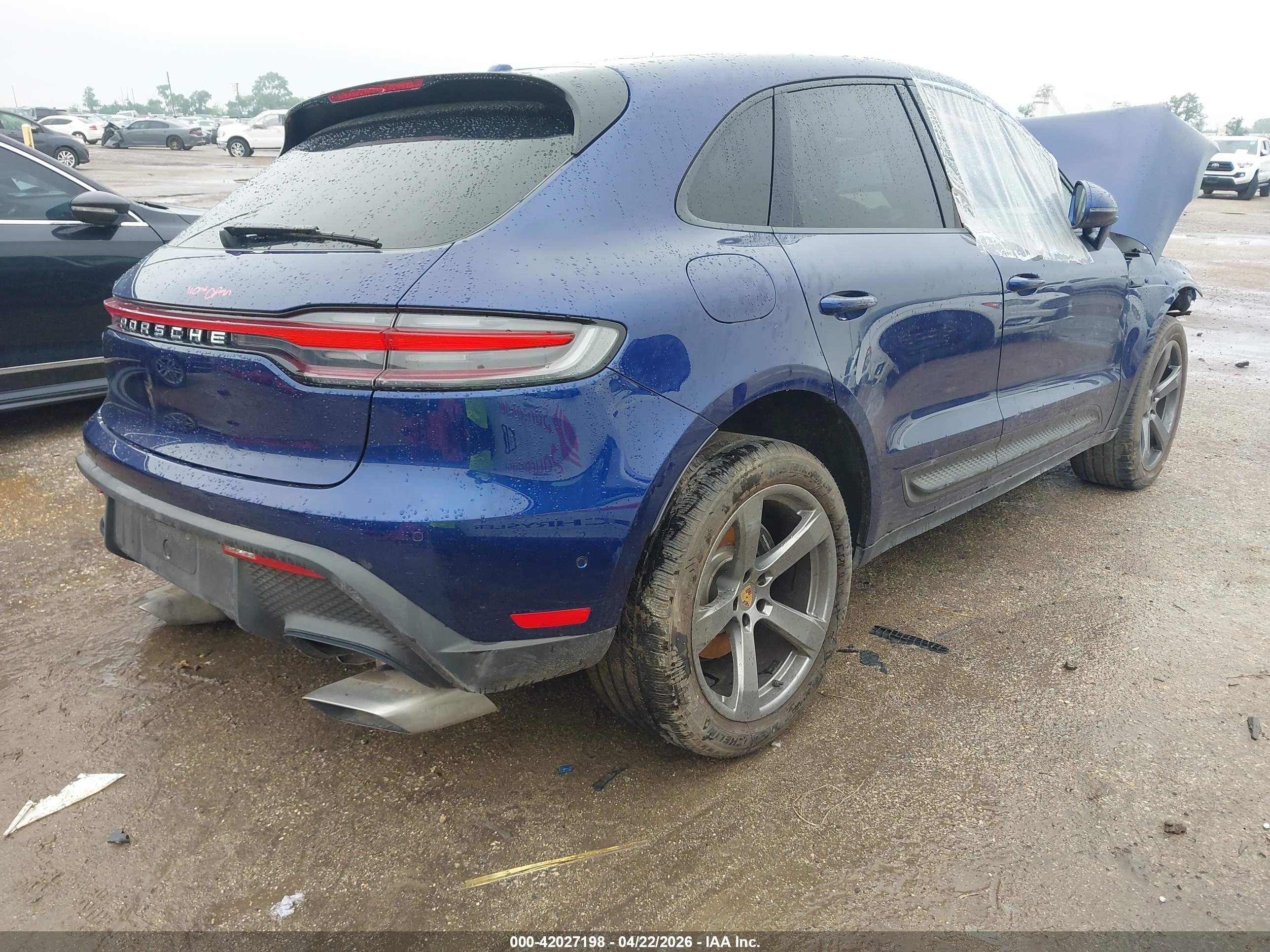 PORSCHE MACAN image 4