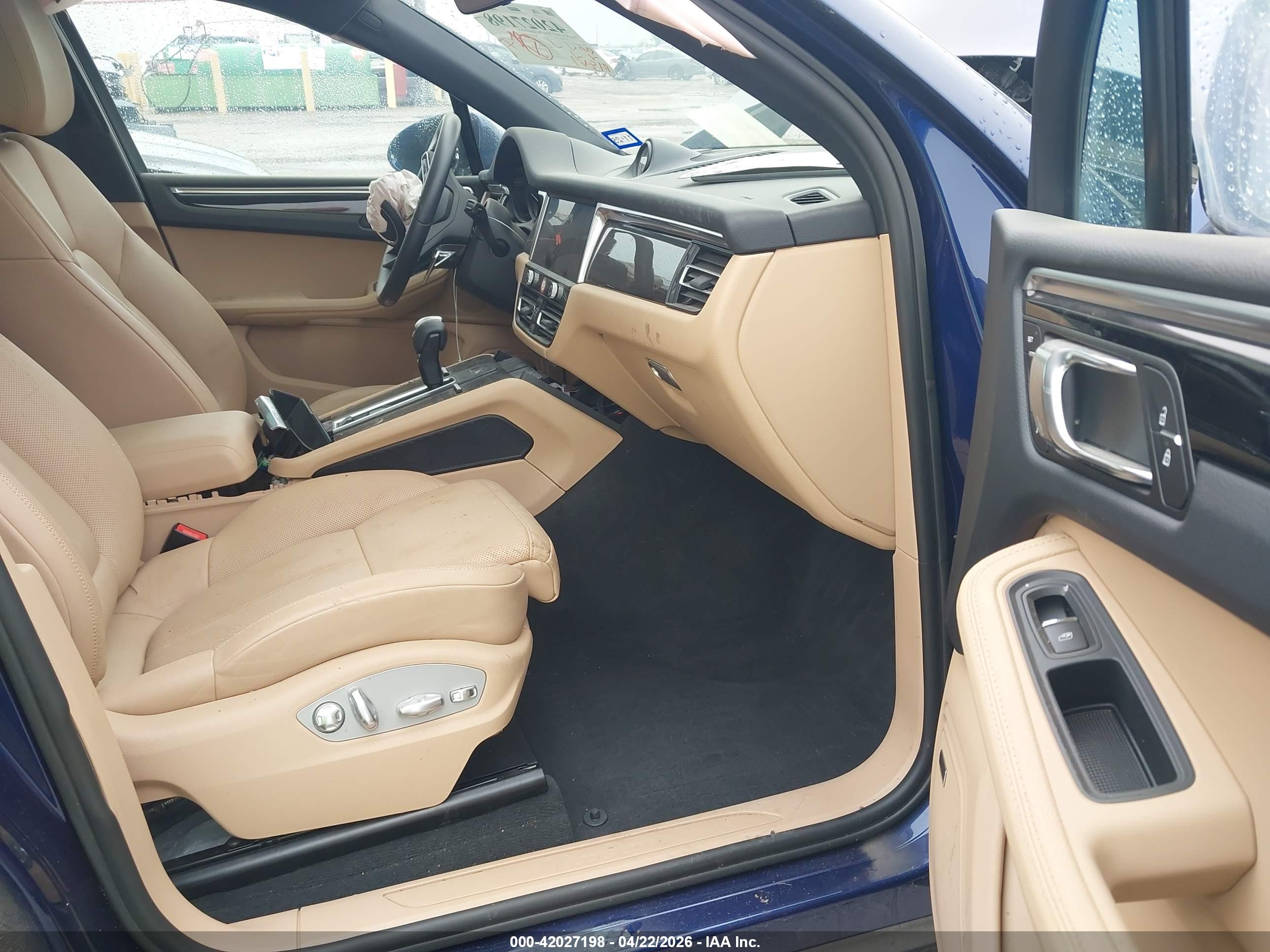 PORSCHE MACAN image 5