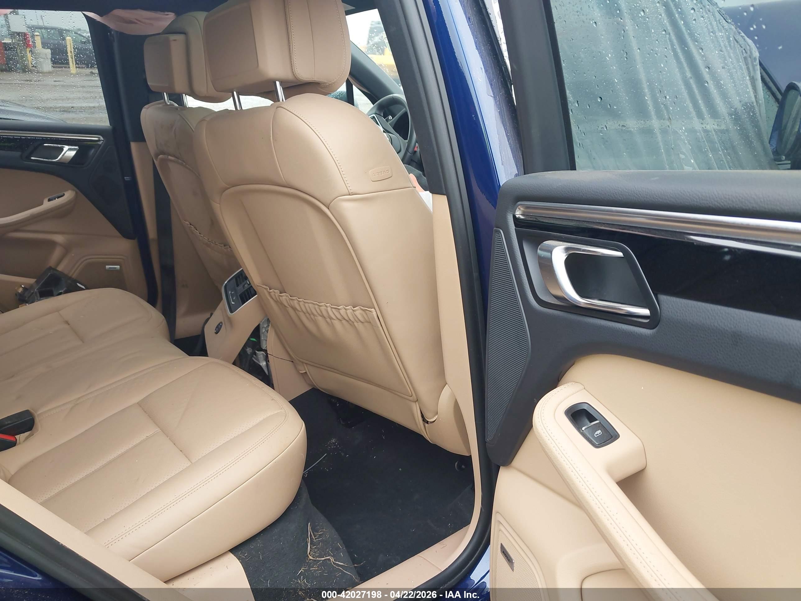 PORSCHE MACAN image 8