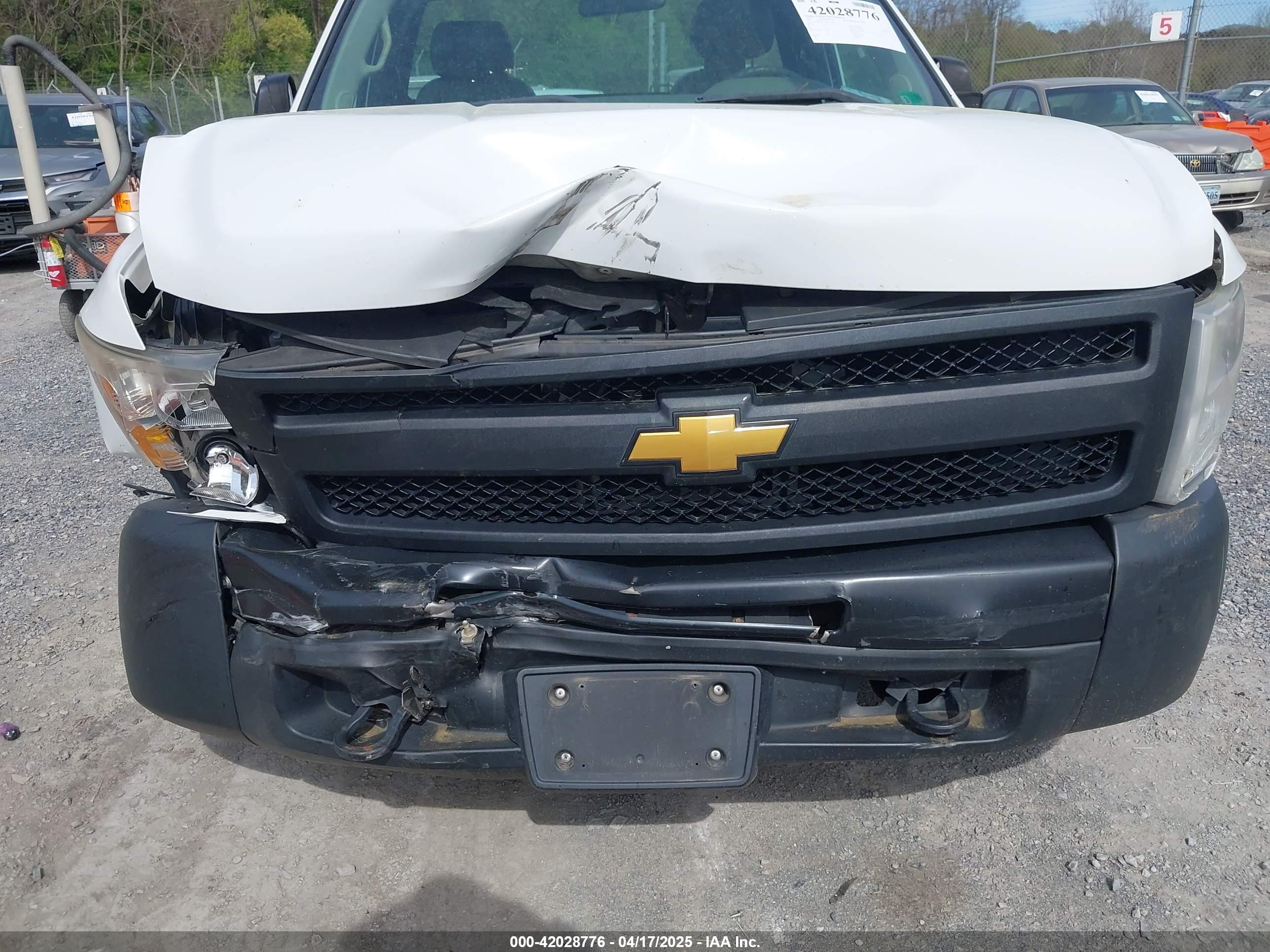 CHEVROLET SILVERADO image 6