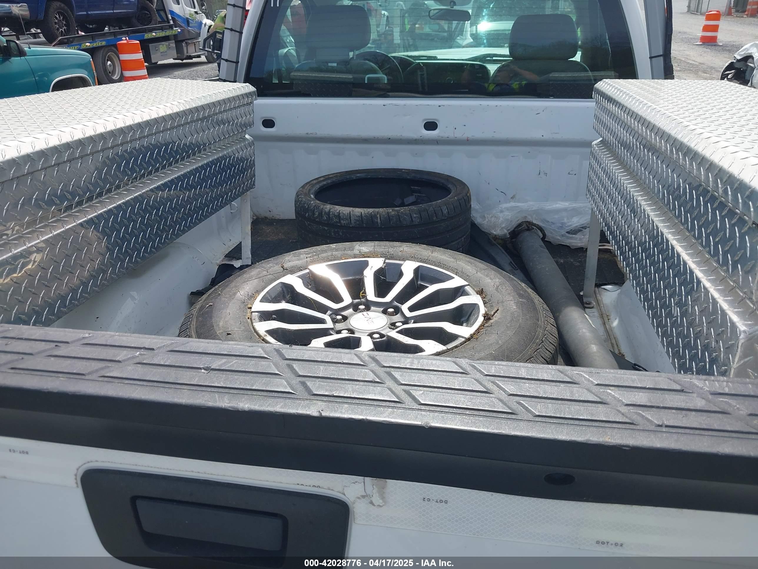 CHEVROLET SILVERADO image 8