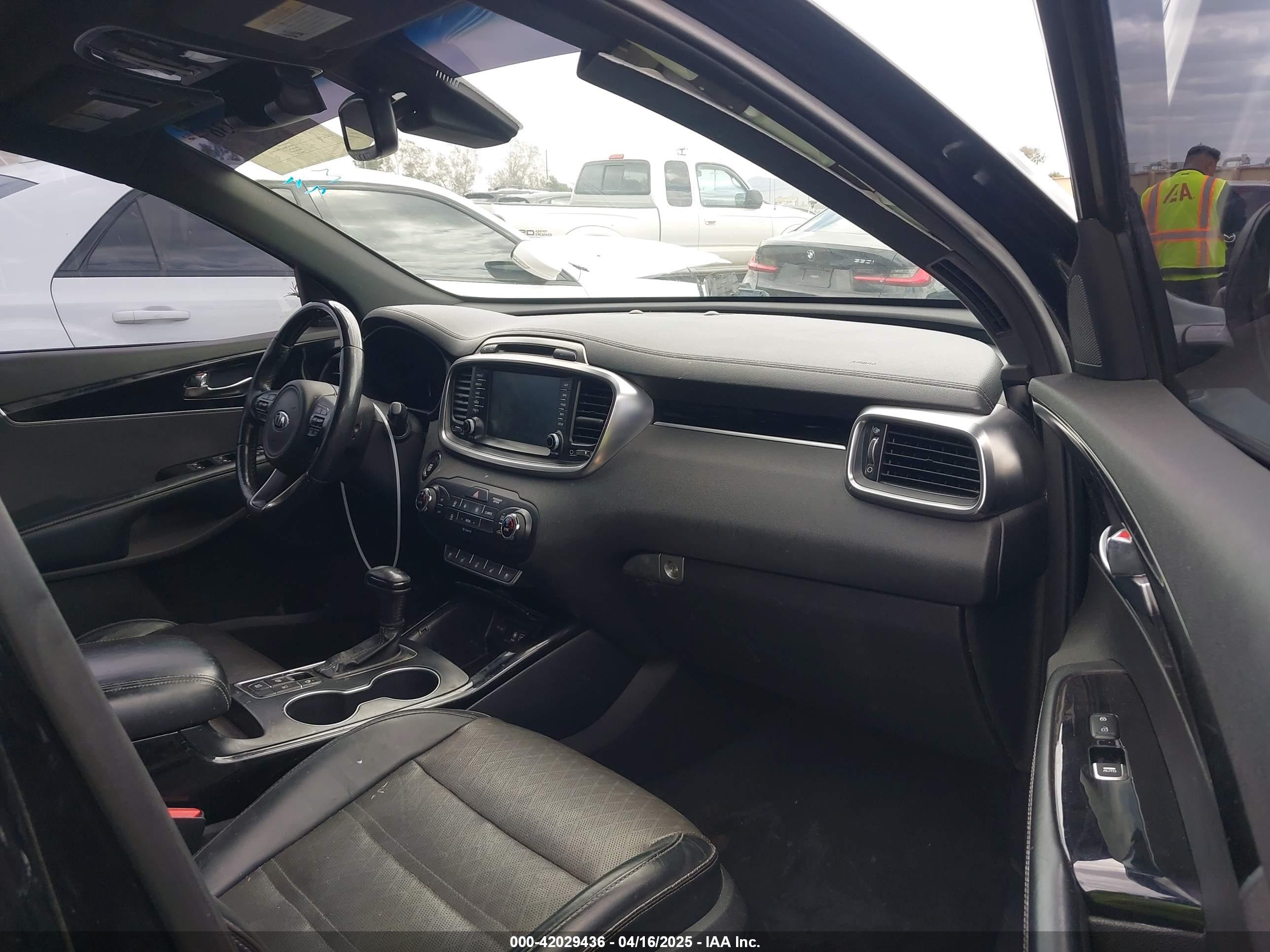 KIA SORENTO image 5