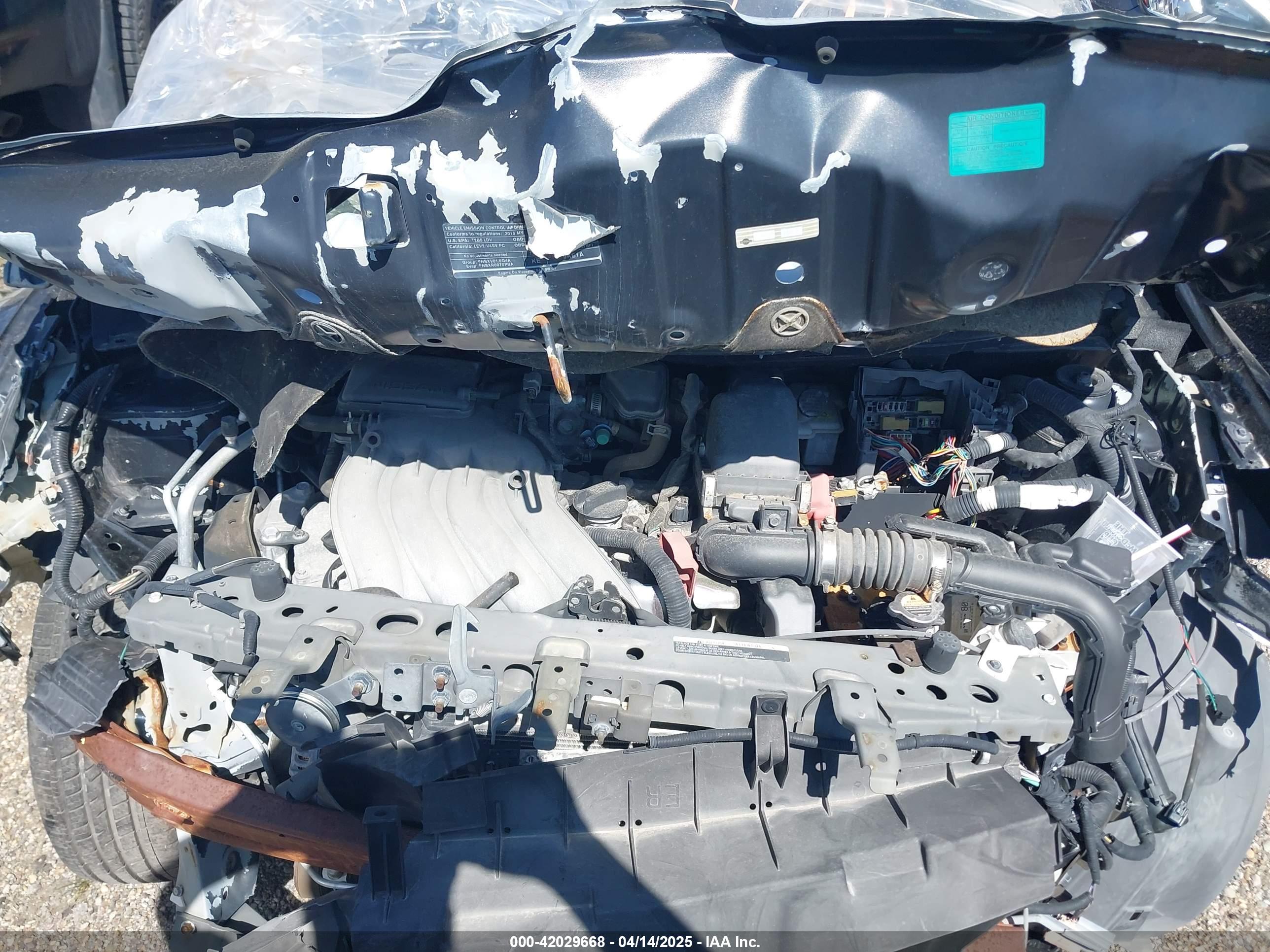 NISSAN VERSA image 10