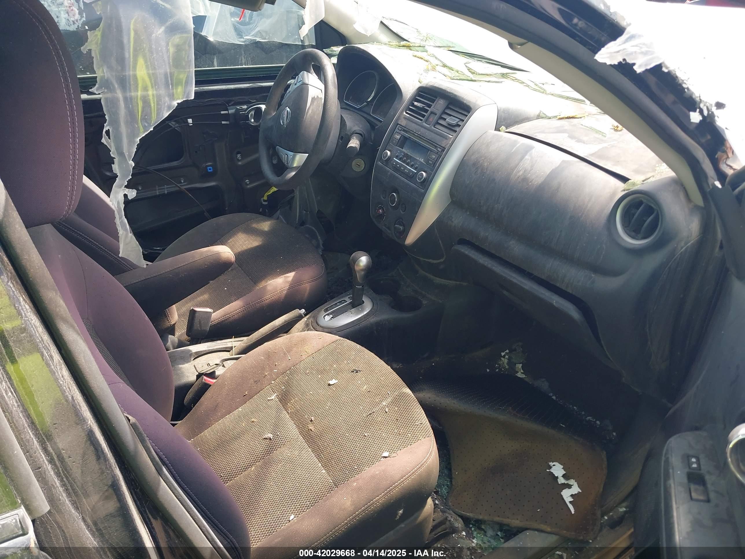 NISSAN VERSA image 5